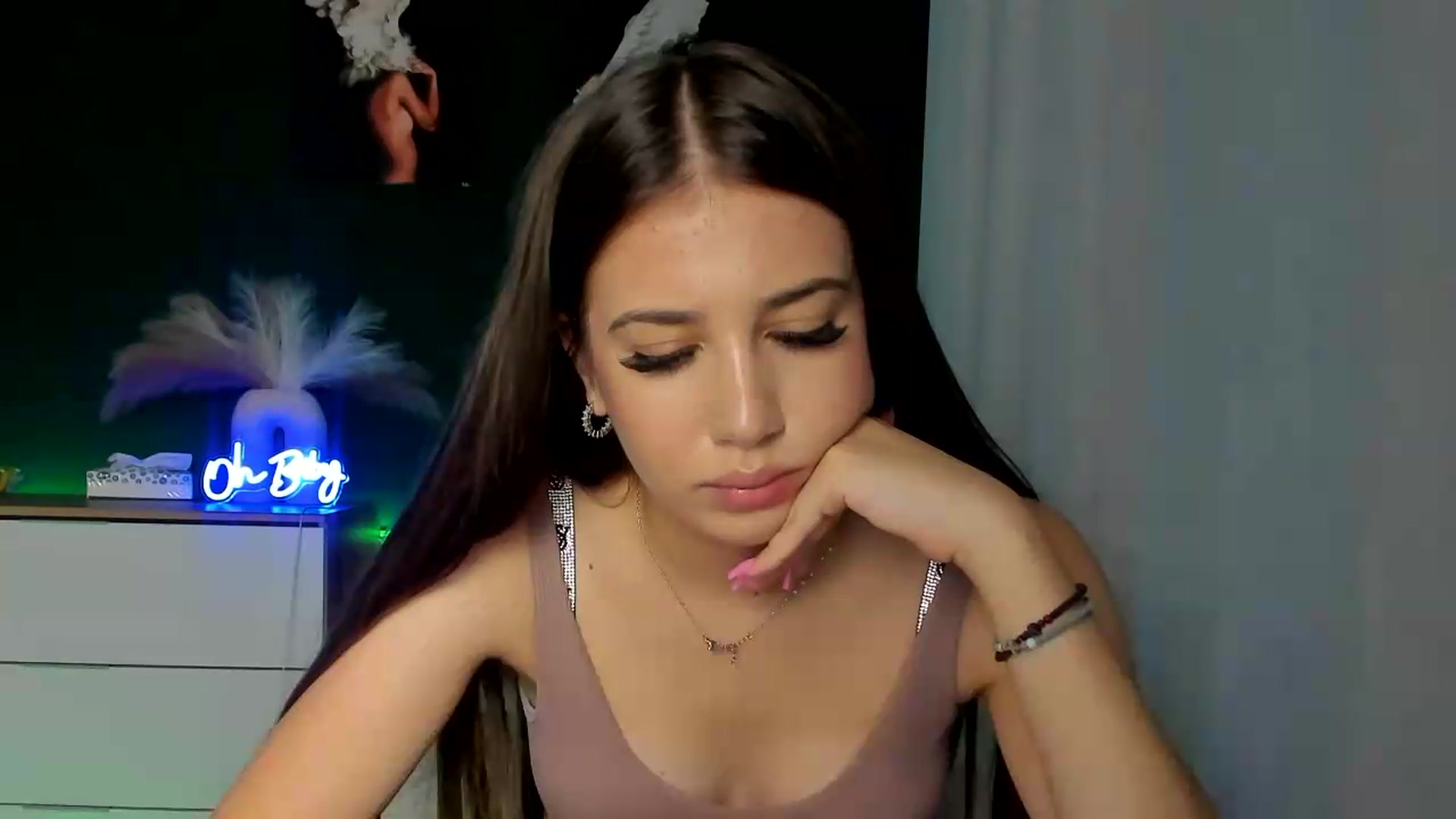 Gallery image thumbnail from AlexaPirs's myfreecams stream on, 08/04/2026, 15:34 image 17 of 20