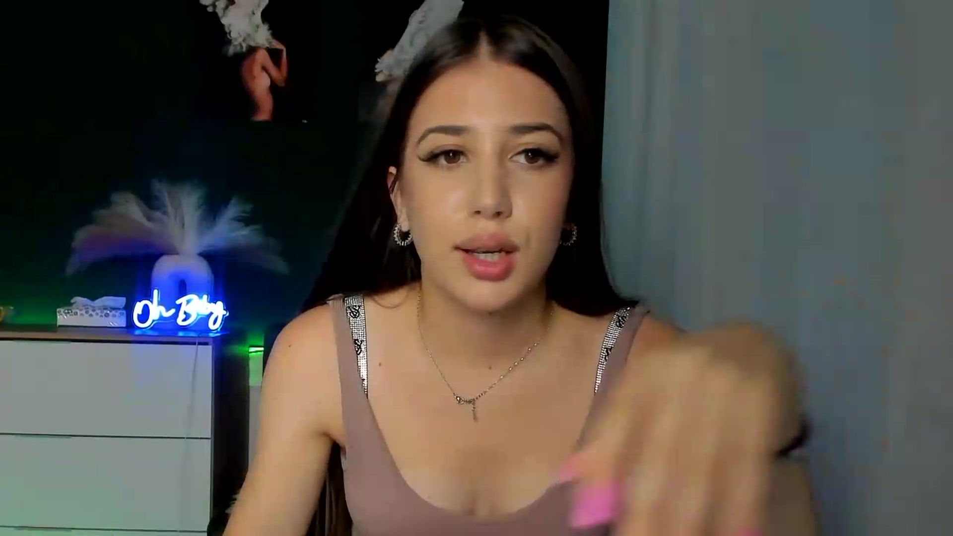 Gallery image thumbnail from AlexaPirs's myfreecams stream on, 08/04/2026, 15:34 image 13 of 20