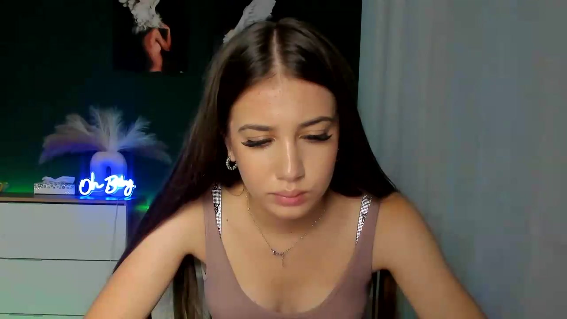 Gallery image thumbnail from AlexaPirs's myfreecams stream on, 08/04/2026, 15:34 image 16 of 20