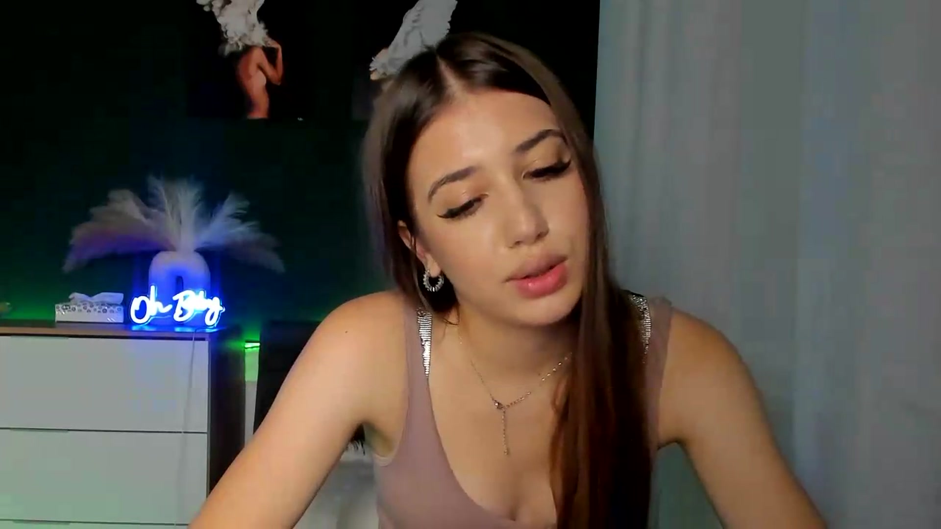 Gallery image thumbnail from AlexaPirs's myfreecams stream on, 08/04/2026, 16:33 image 15 of 20