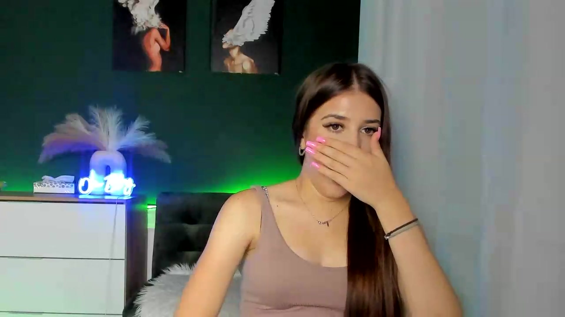 Gallery image thumbnail from AlexaPirs's myfreecams stream on, 08/04/2026, 16:33 image 5 of 20