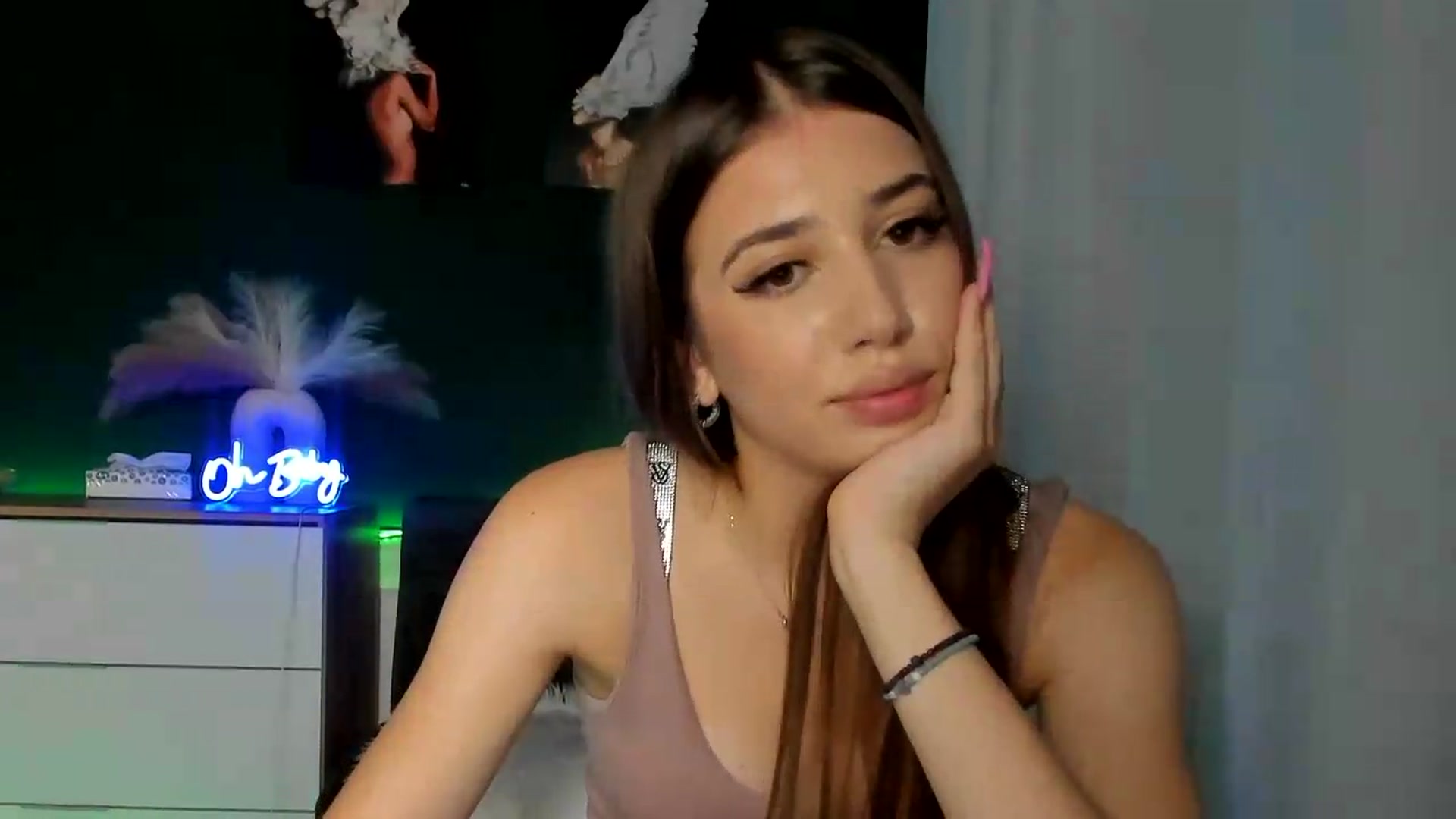 Gallery image thumbnail from AlexaPirs's myfreecams stream on, 08/04/2026, 16:33 image 17 of 20