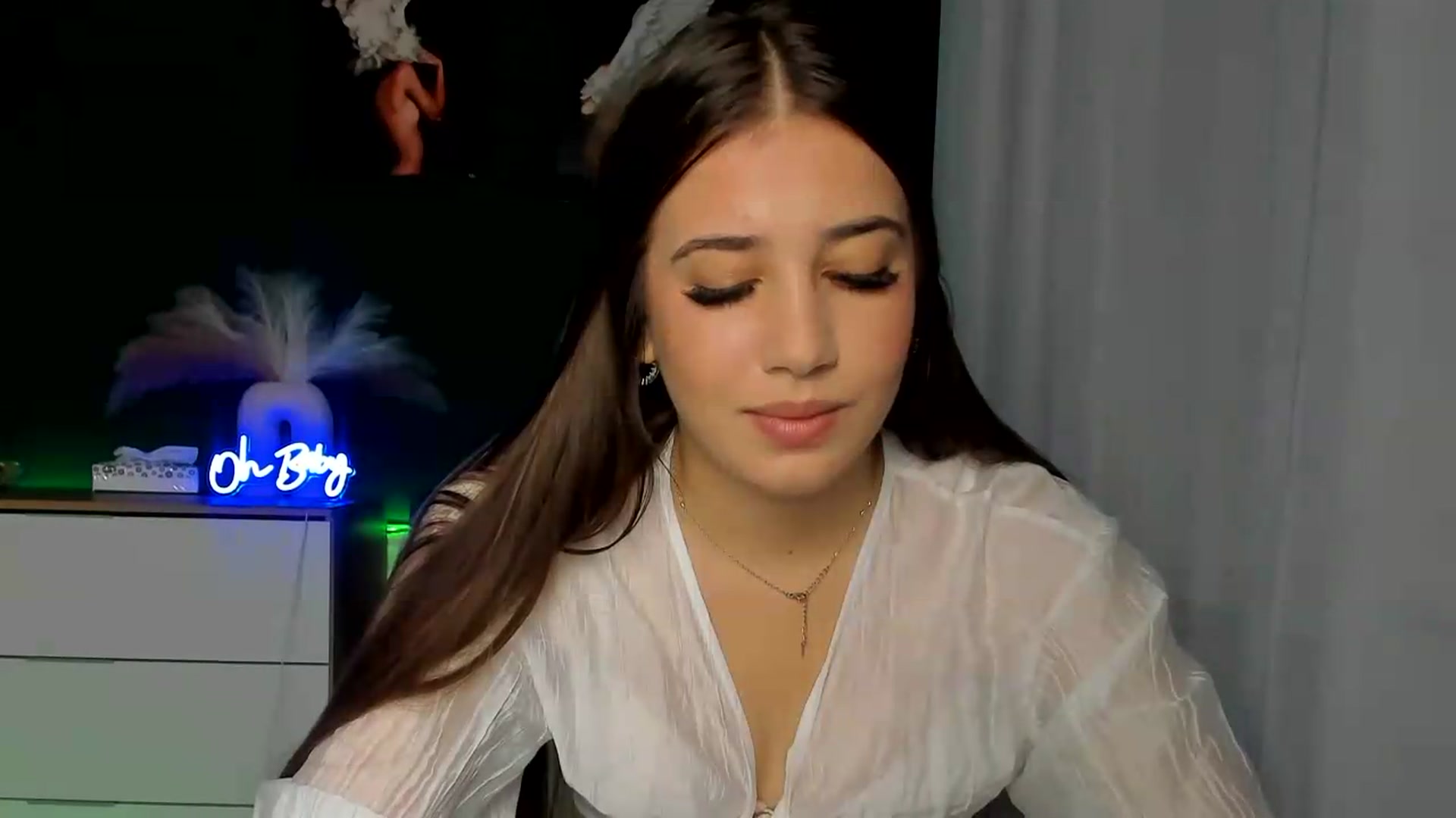 Gallery image thumbnail from AlexaPirs's myfreecams stream on, 08/05/2026, 12:35 image 12 of 20