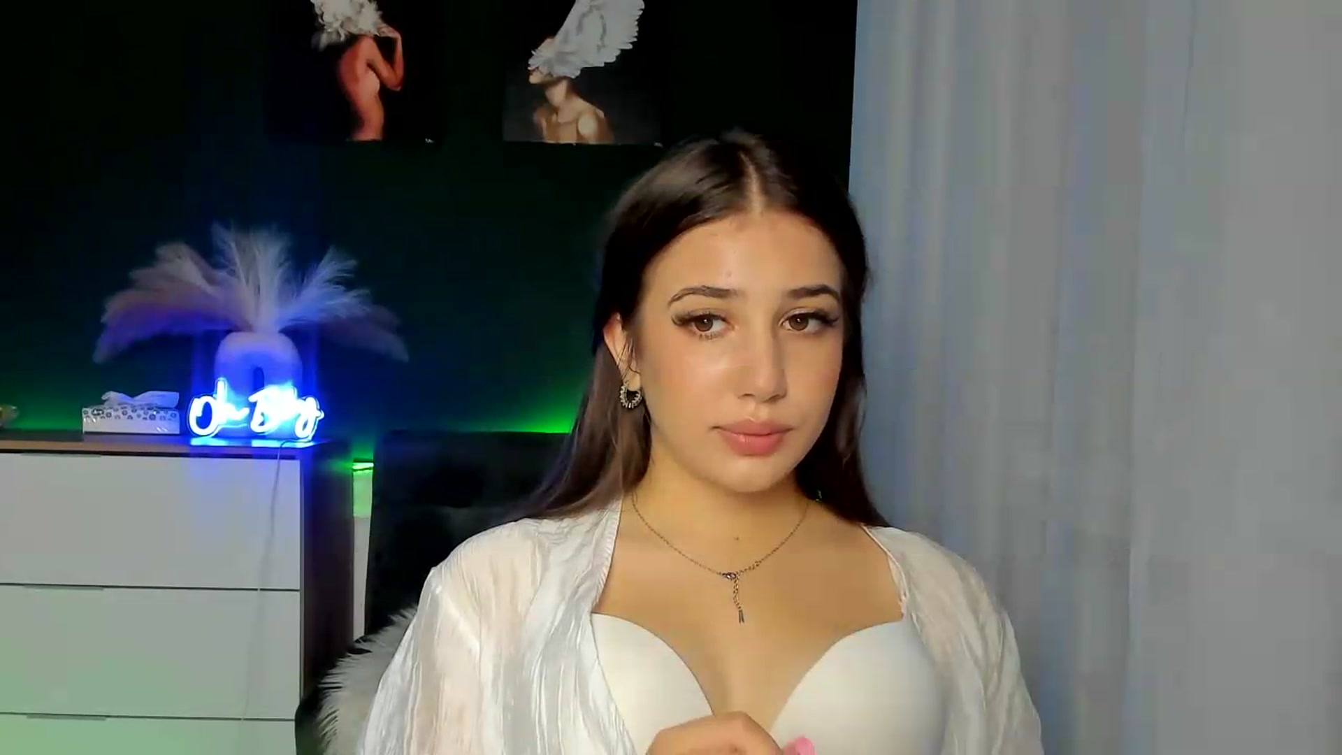 Gallery image thumbnail from AlexaPirs's myfreecams stream on, 08/05/2026, 14:10 image 18 of 20