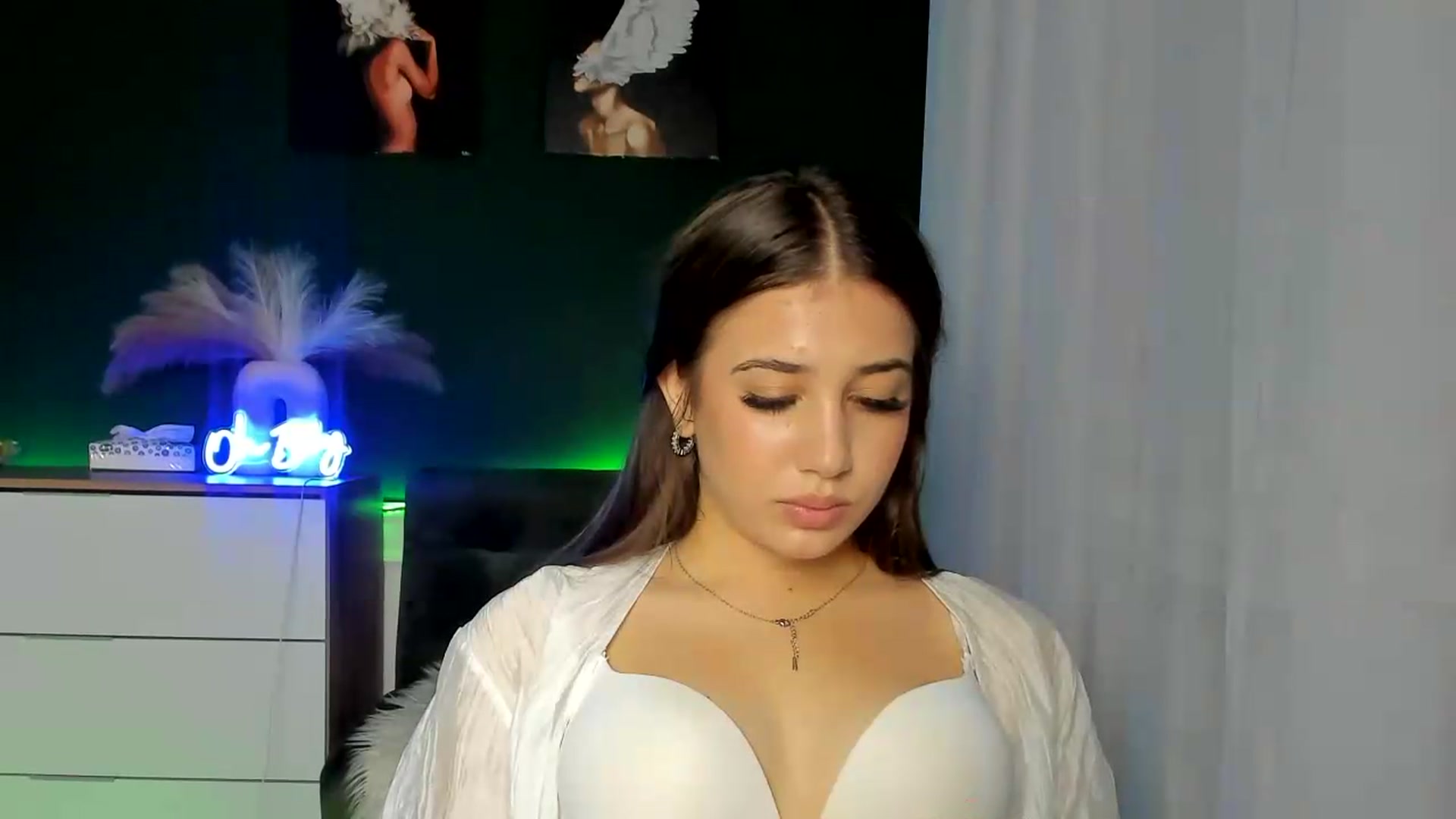 Gallery image thumbnail from AlexaPirs's myfreecams stream on, 08/05/2026, 14:10 image 19 of 20