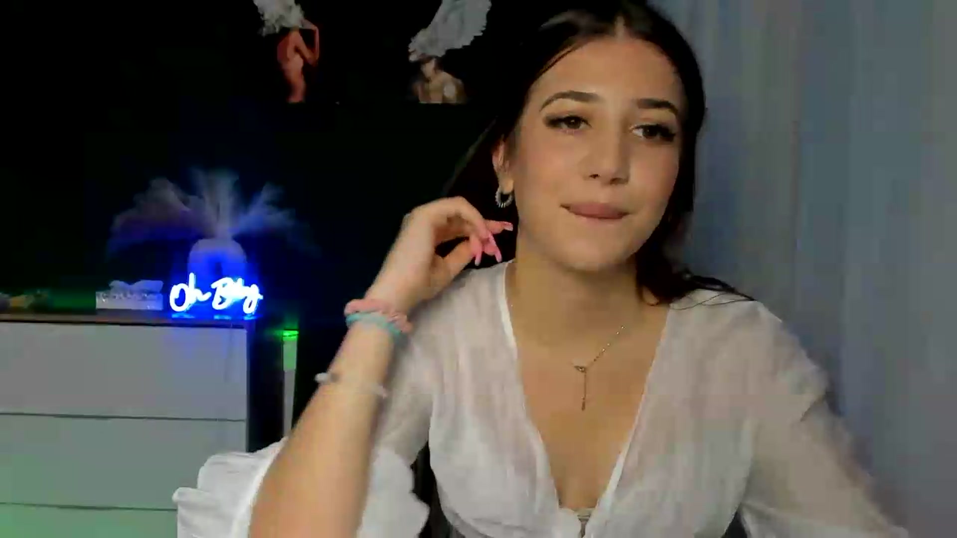 Gallery image thumbnail from AlexaPirs's myfreecams stream on, 08/05/2026, 14:10 image 15 of 20