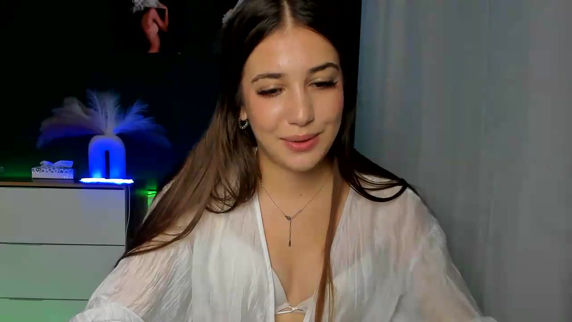Gallery image thumbnail from AlexaPirs's myfreecams stream on, 08/05/2026, 16:51 image 9 of 20