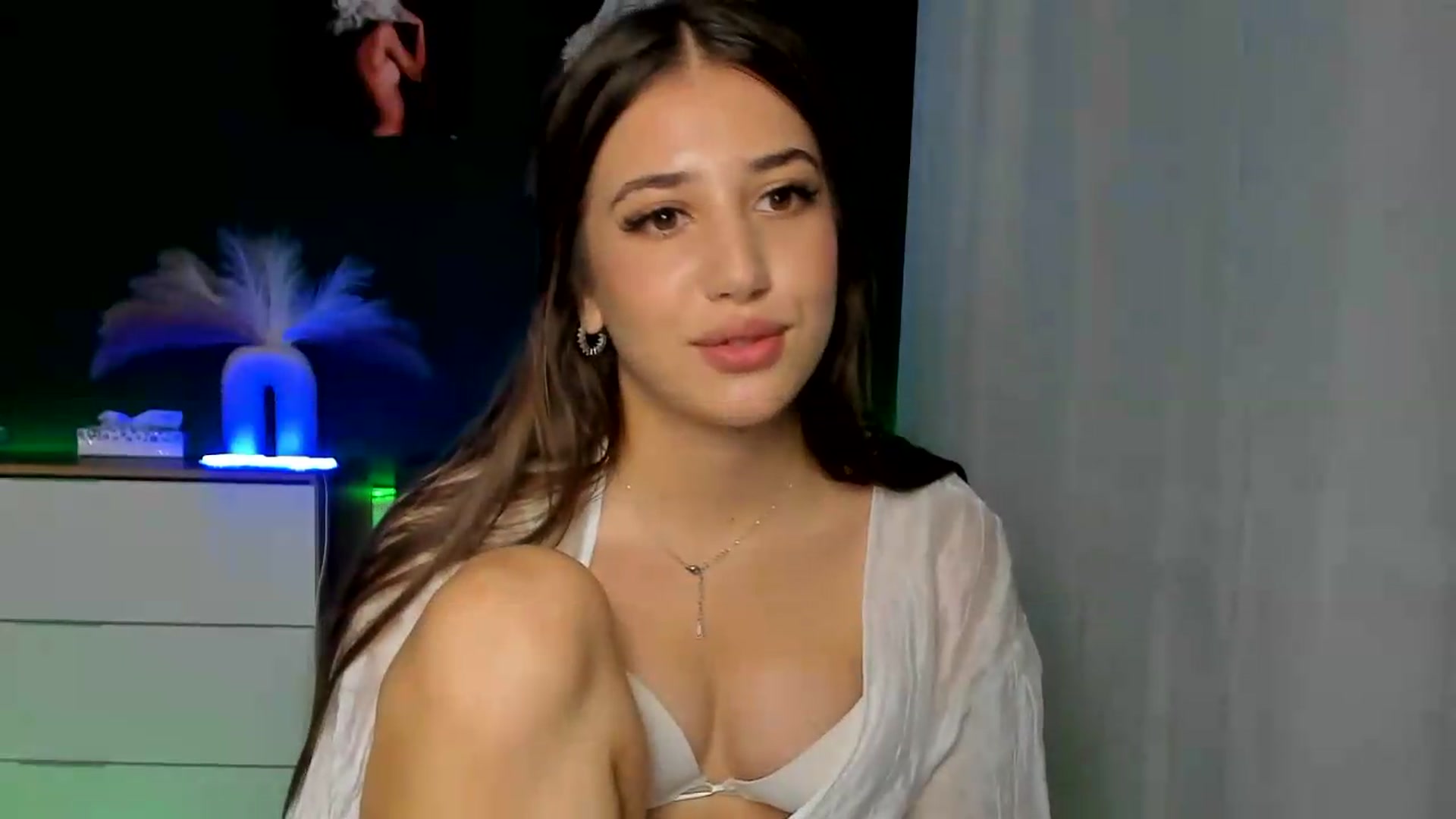 Gallery image thumbnail from AlexaPirs's myfreecams stream on, 08/05/2026, 16:51 image 11 of 20