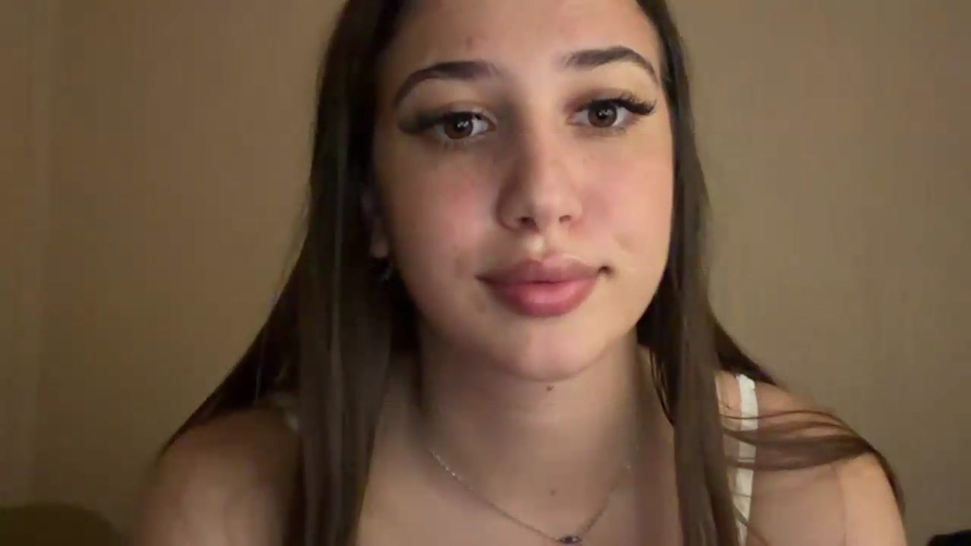 Gallery image thumbnail from AlexaPirs's myfreecams stream on, 08/05/2026, 23:29 image 17 of 20