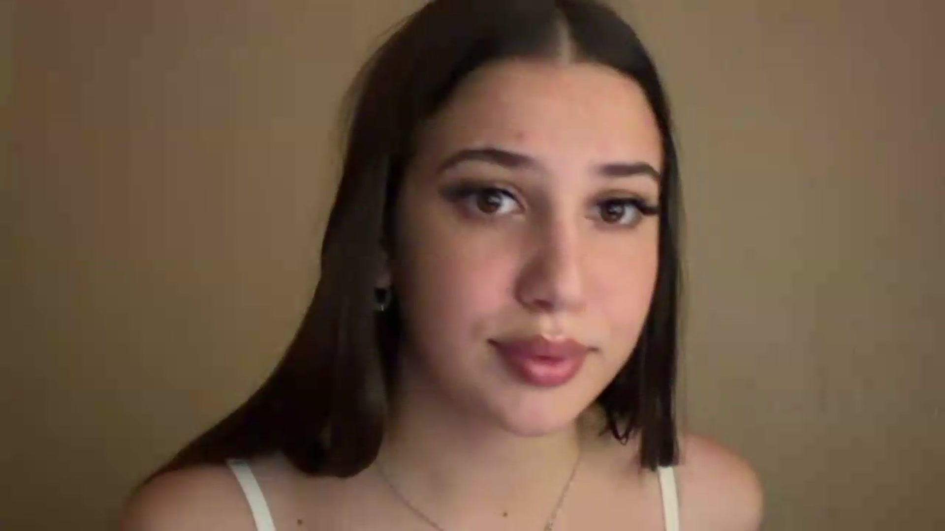Gallery image thumbnail from AlexaPirs's myfreecams stream on, 08/05/2026, 23:29 image 3 of 20