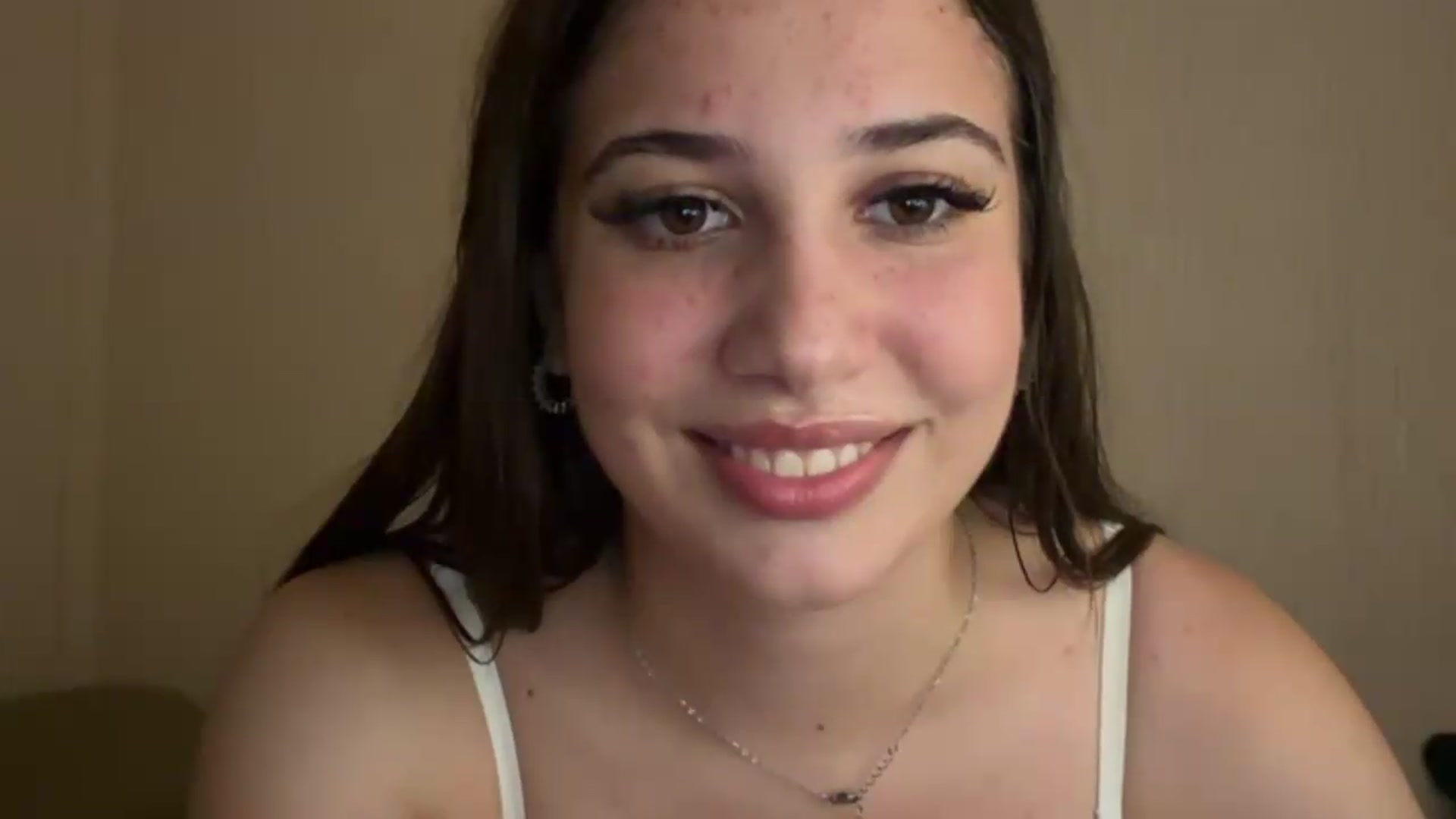 Gallery image thumbnail from AlexaPirs's myfreecams stream on, 08/05/2026, 23:29 image 19 of 20