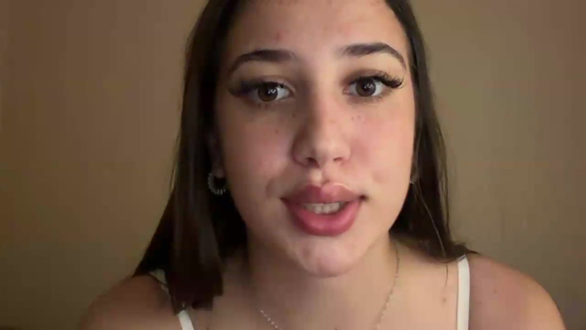 Gallery image thumbnail from AlexaPirs's myfreecams stream on, 08/05/2026, 23:29 image 14 of 20