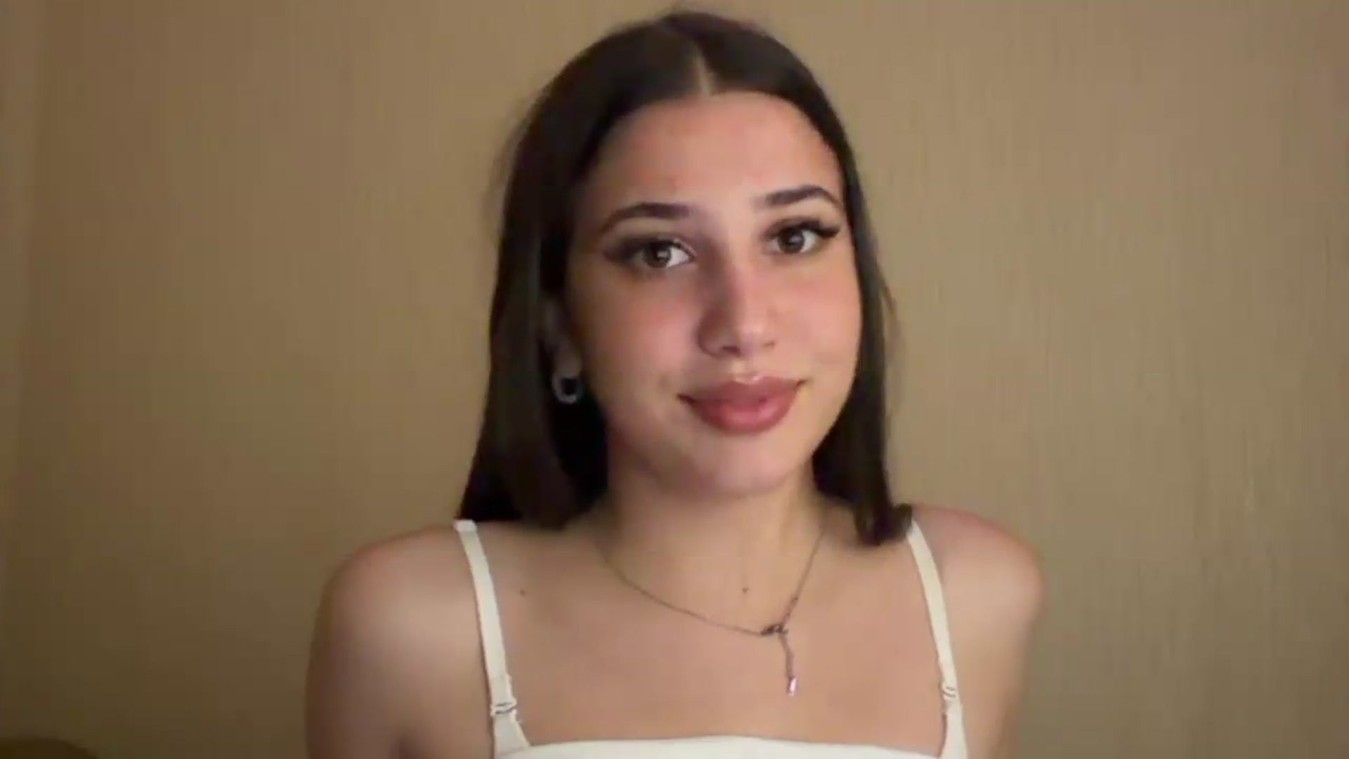 Gallery image thumbnail from AlexaPirs's myfreecams stream on, 08/05/2026, 23:29 image 5 of 20