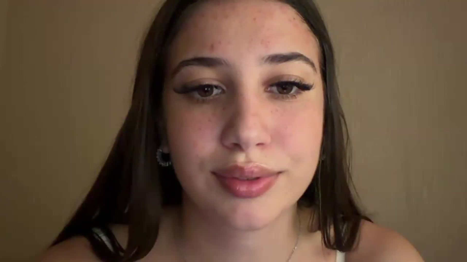 Gallery image thumbnail from AlexaPirs's myfreecams stream on, 08/05/2026, 23:29 image 4 of 20