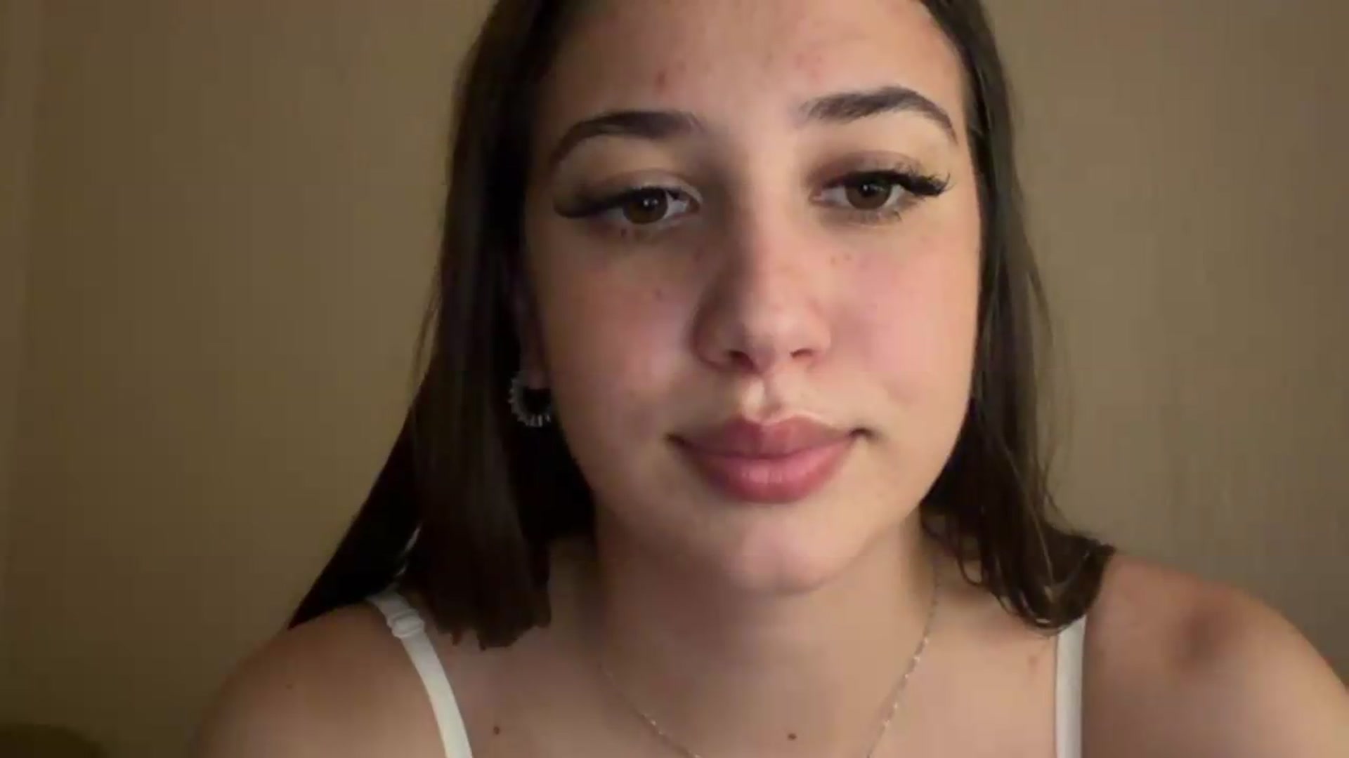 Gallery image thumbnail from AlexaPirs's myfreecams stream on, 08/05/2026, 23:29 image 15 of 20
