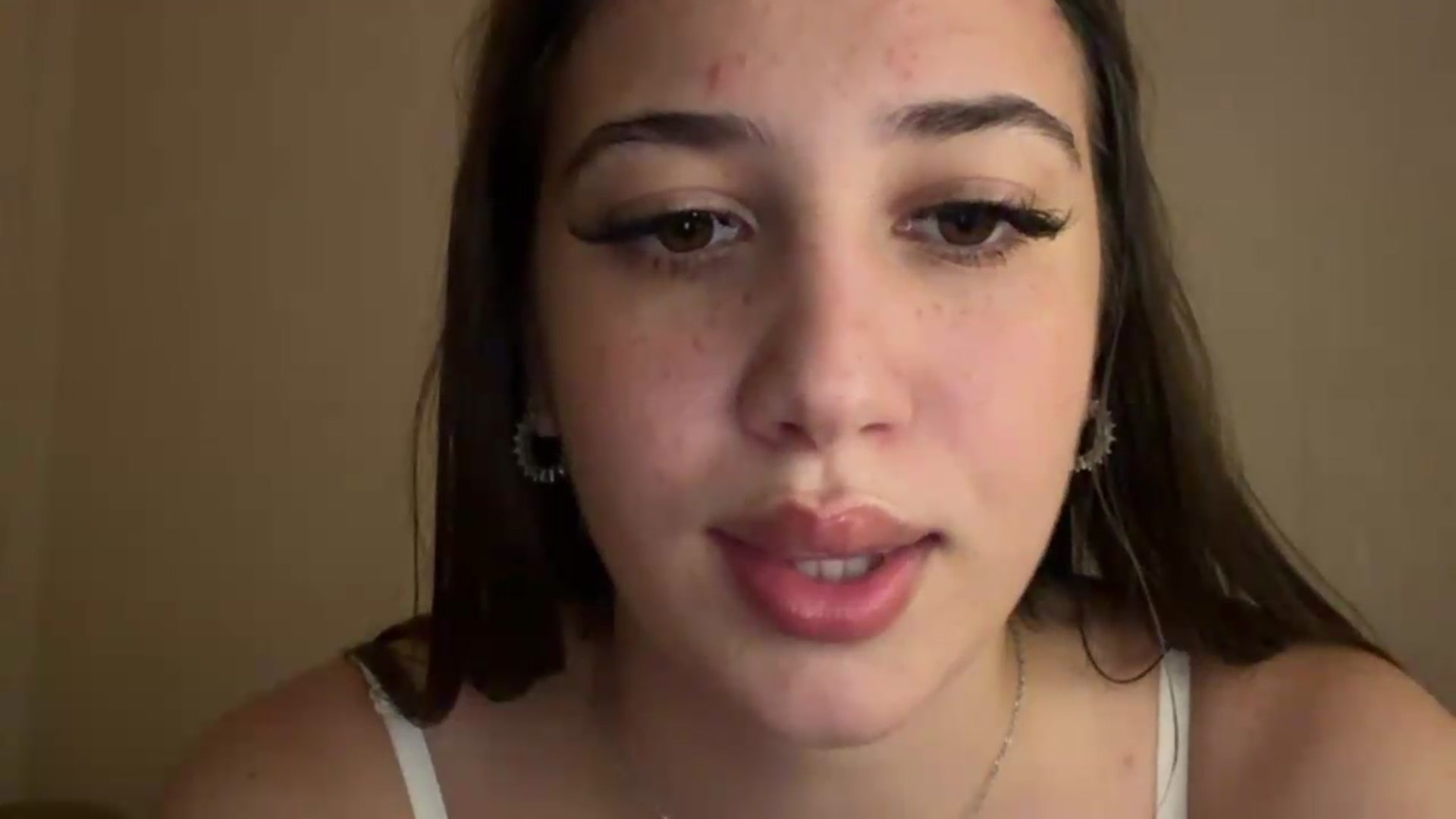 Gallery image thumbnail from AlexaPirs's myfreecams stream on, 08/05/2026, 23:29 image 12 of 20