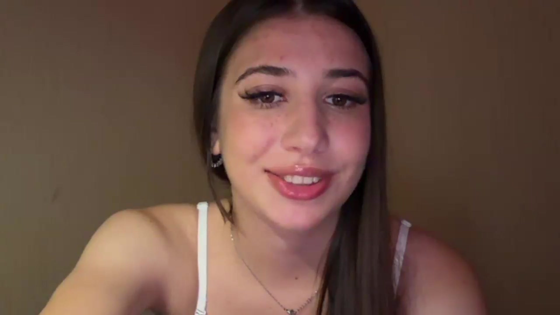 Gallery image thumbnail from AlexaPirs's myfreecams stream on, 08/06/2026, 23:33 image 9 of 20