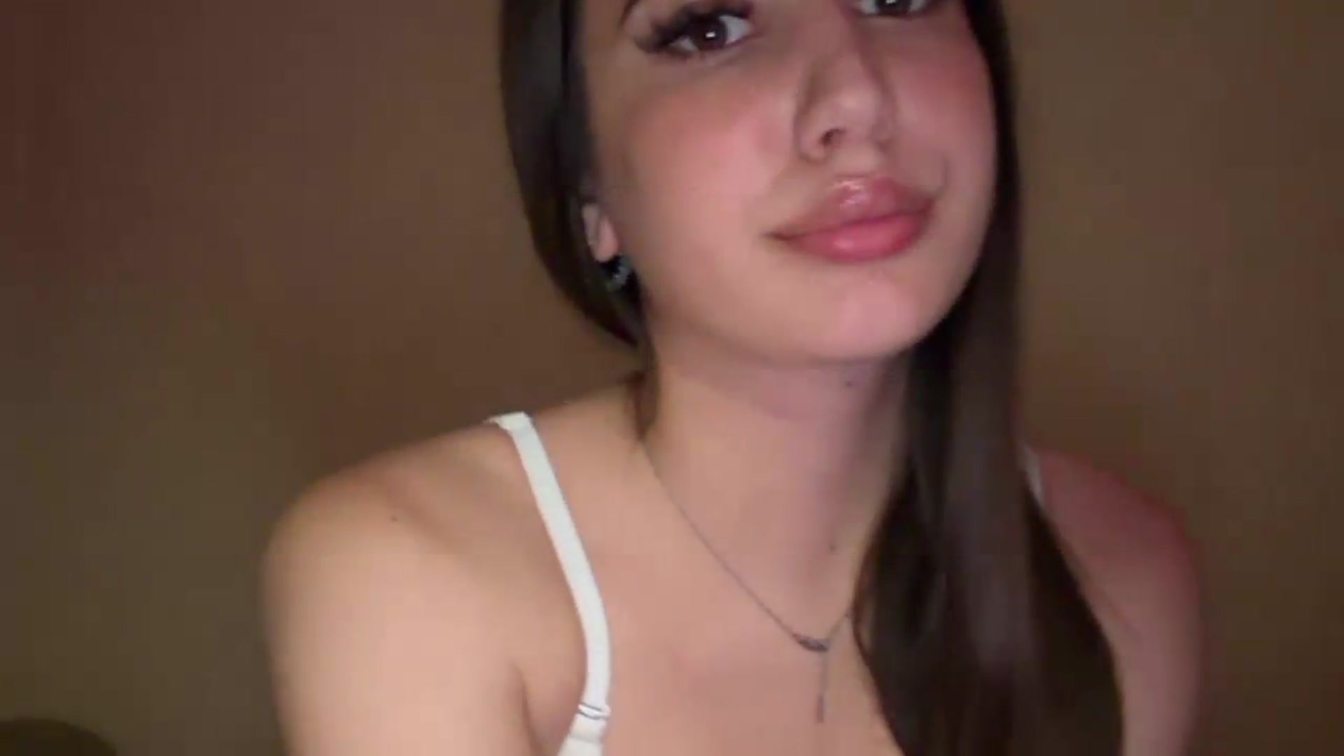 Gallery image thumbnail from AlexaPirs's myfreecams stream on, 08/06/2026, 23:33 image 18 of 20