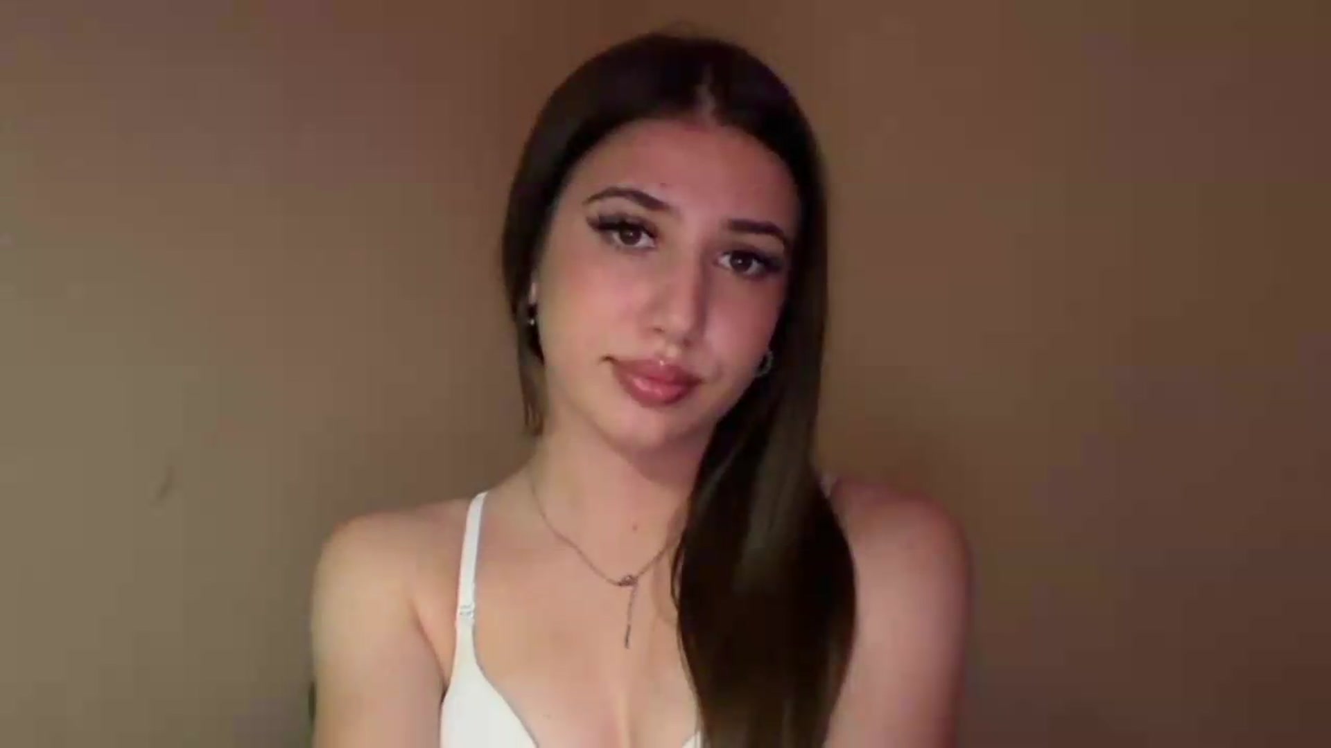 Gallery image thumbnail from AlexaPirs's myfreecams stream on, 08/06/2026, 23:33 image 4 of 20