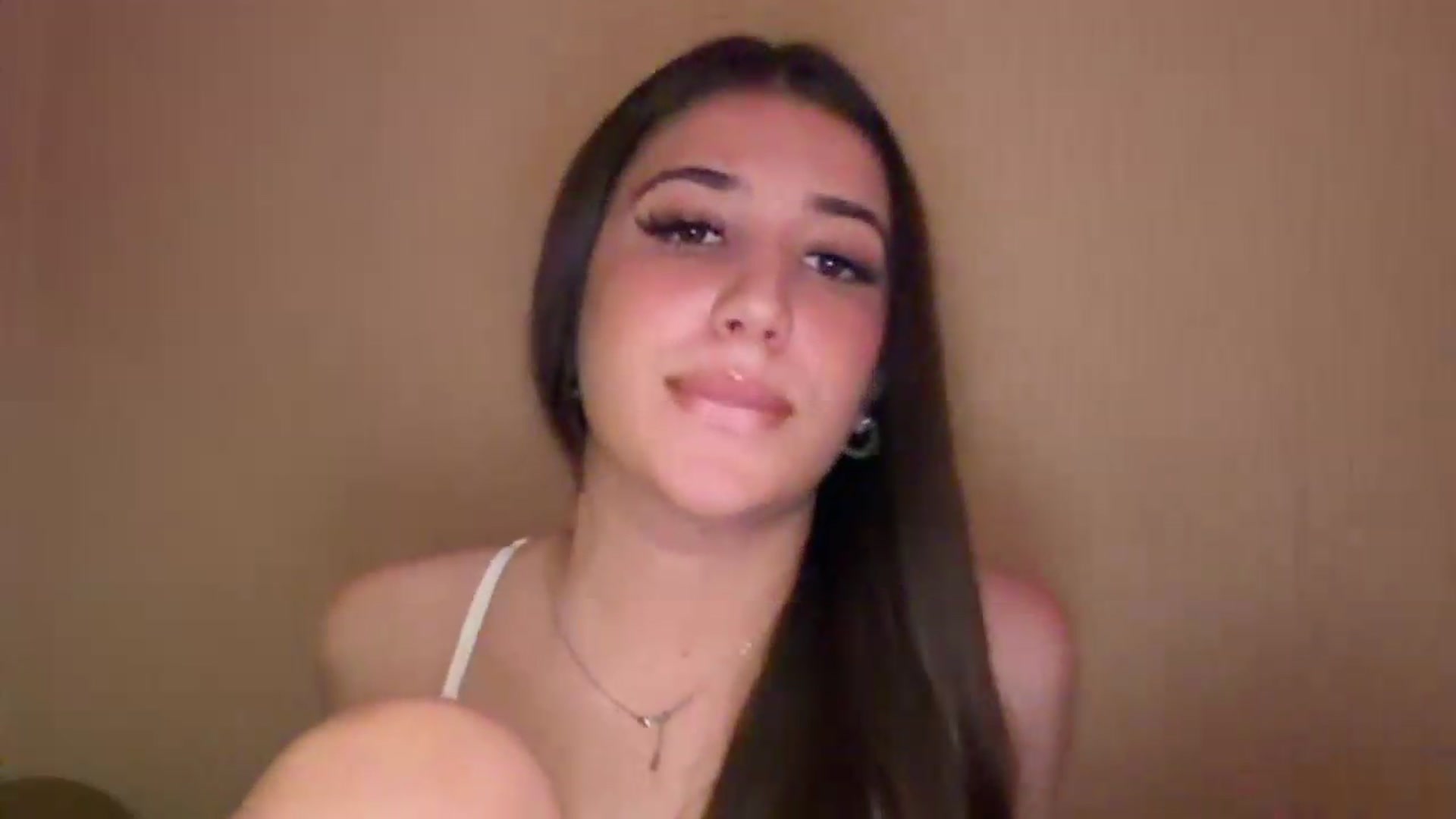 Gallery image thumbnail from AlexaPirs's myfreecams stream on, 08/06/2026, 23:33 image 17 of 20