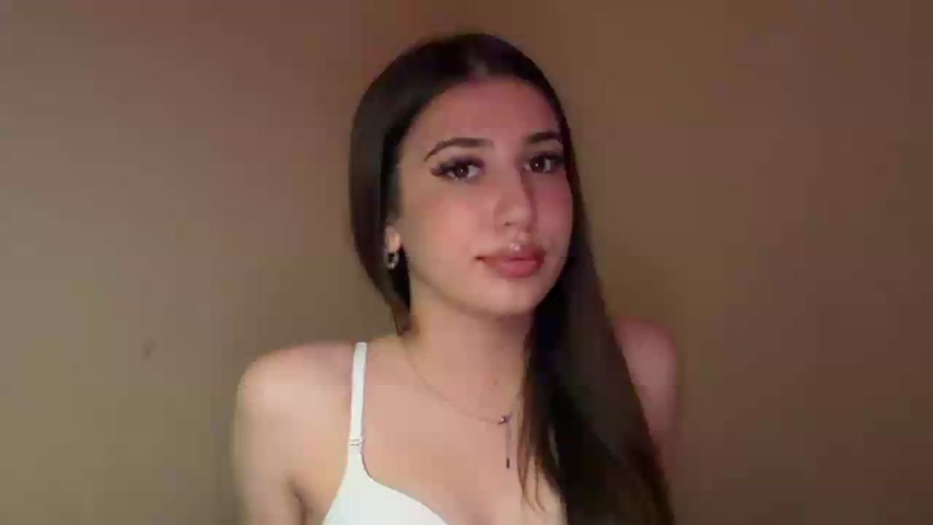 Gallery image thumbnail from AlexaPirs's myfreecams stream on, 08/06/2026, 23:33 image 1 of 20