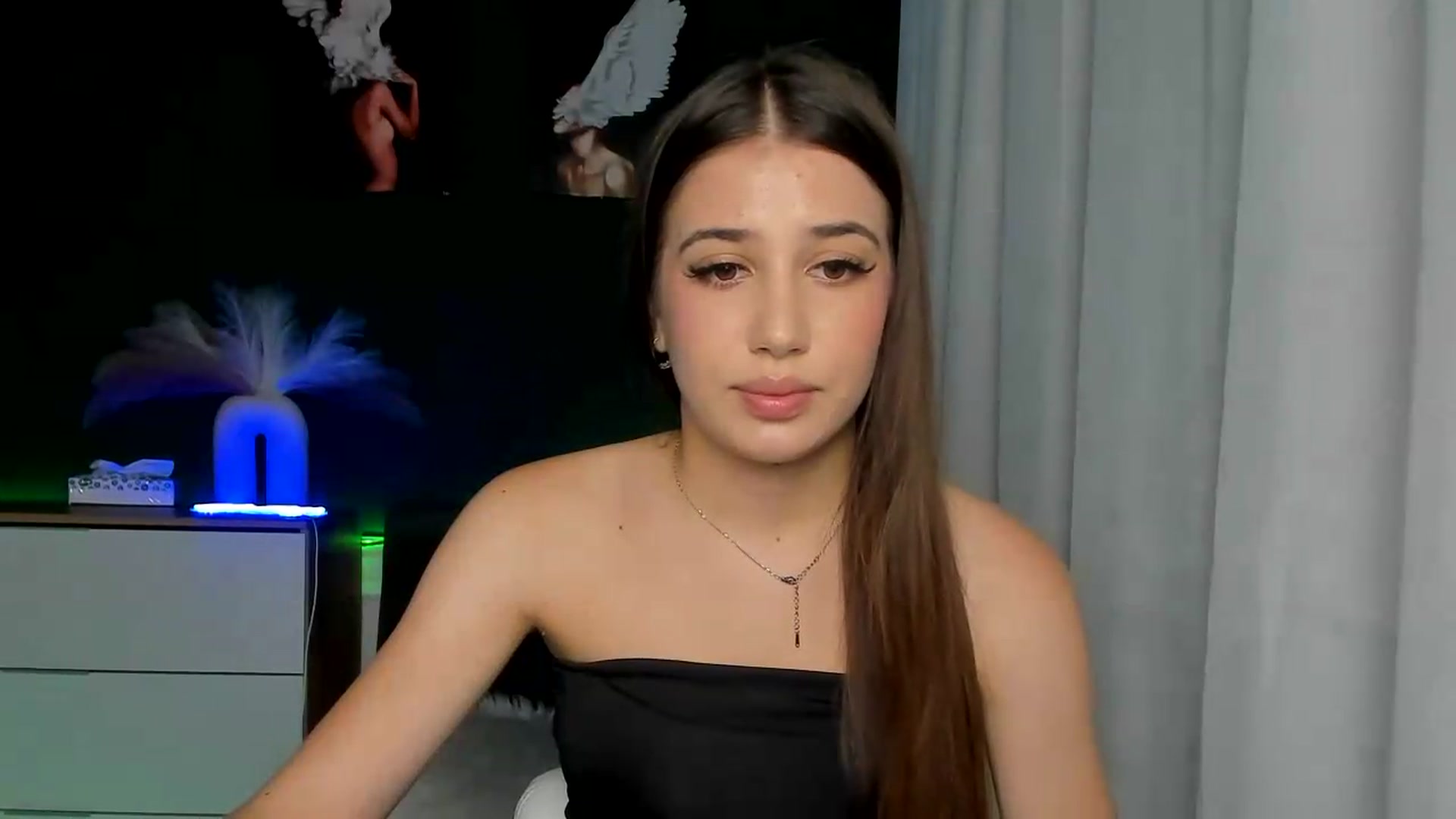 Gallery image thumbnail from AlexaPirs's myfreecams stream on, 08/07/2026, 13:22 image 17 of 20