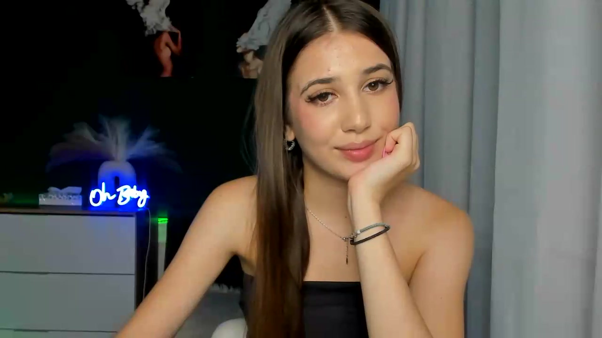 Gallery image thumbnail from AlexaPirs's myfreecams stream on, 08/07/2026, 14:34 image 17 of 20