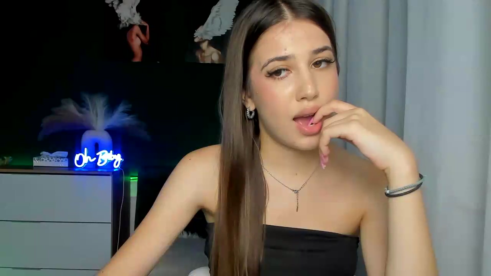 Gallery image thumbnail from AlexaPirs's myfreecams stream on, 08/07/2026, 14:34 image 2 of 20