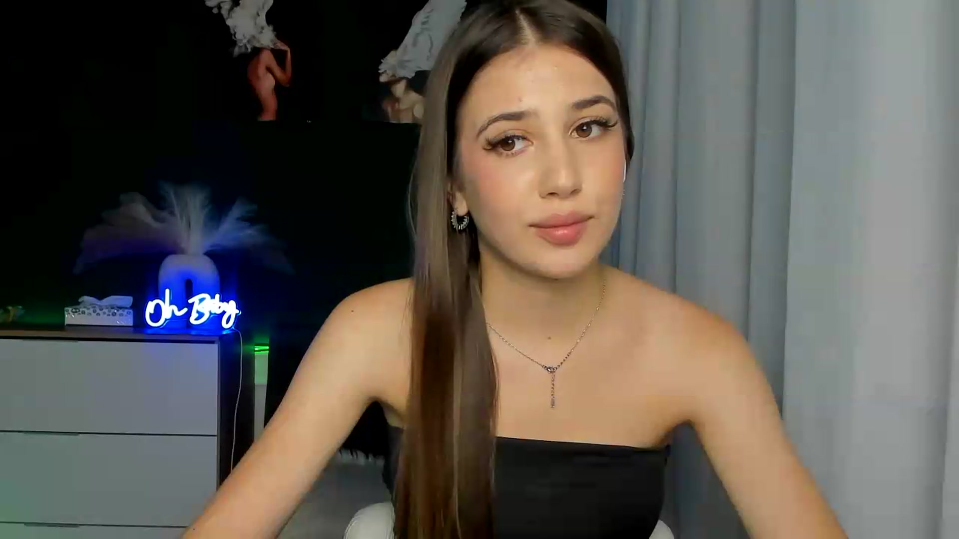 Gallery image thumbnail from AlexaPirs's myfreecams stream on, 08/07/2026, 14:34 image 3 of 20