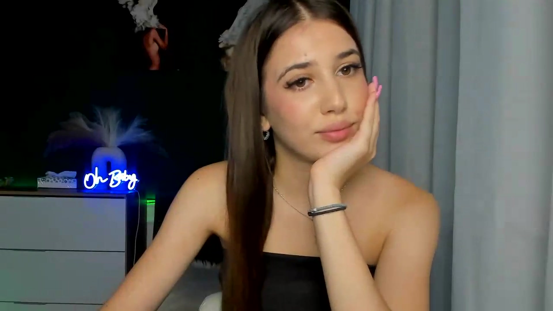 Gallery image thumbnail from AlexaPirs's myfreecams stream on, 08/07/2026, 14:34 image 12 of 20