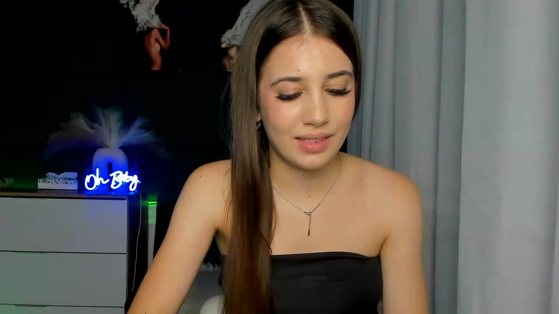 Gallery image thumbnail from AlexaPirs's myfreecams stream on, 08/07/2026, 14:34 image 16 of 20