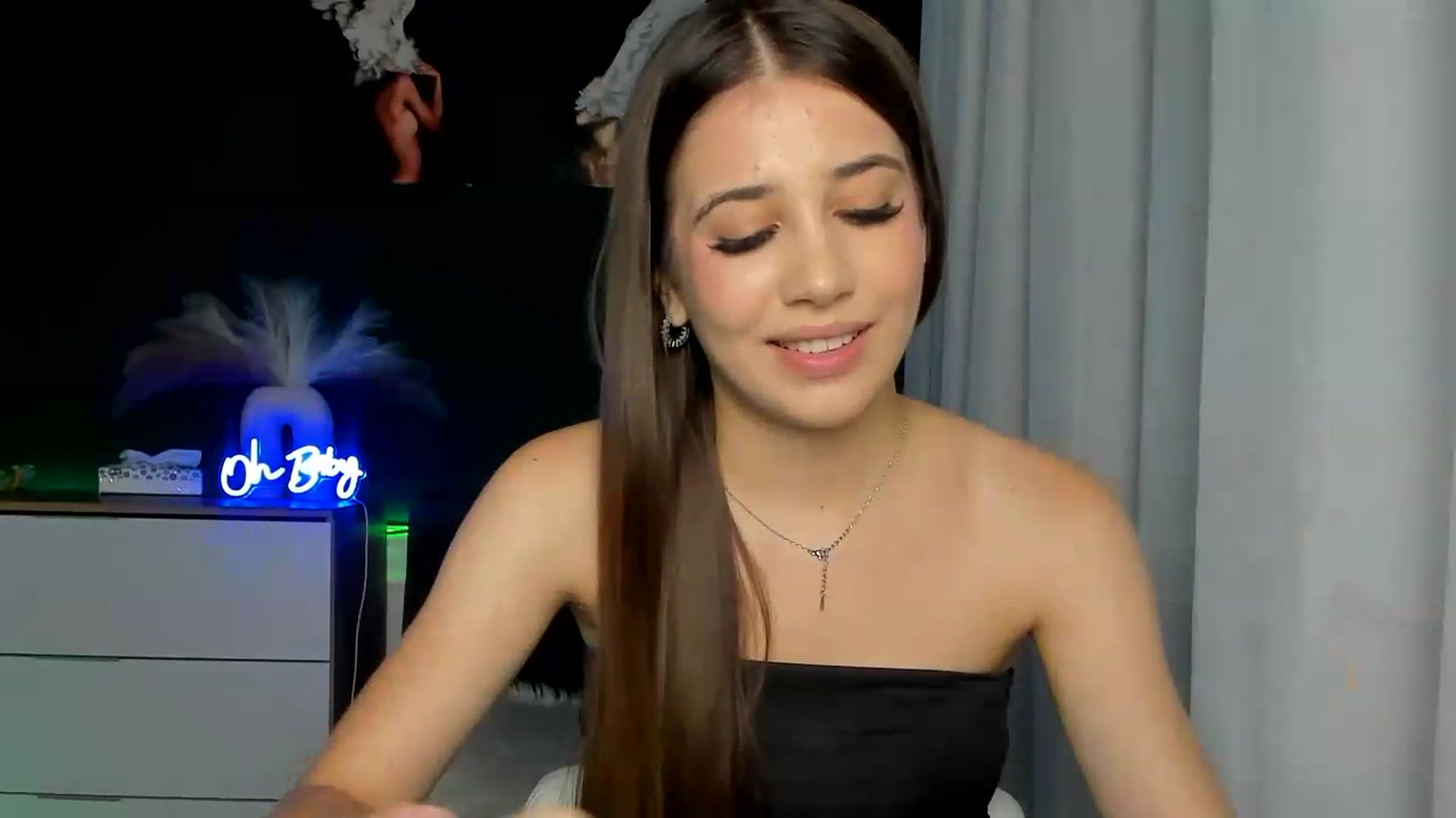 Gallery image thumbnail from AlexaPirs's myfreecams stream on, 08/07/2026, 14:34 image 5 of 20