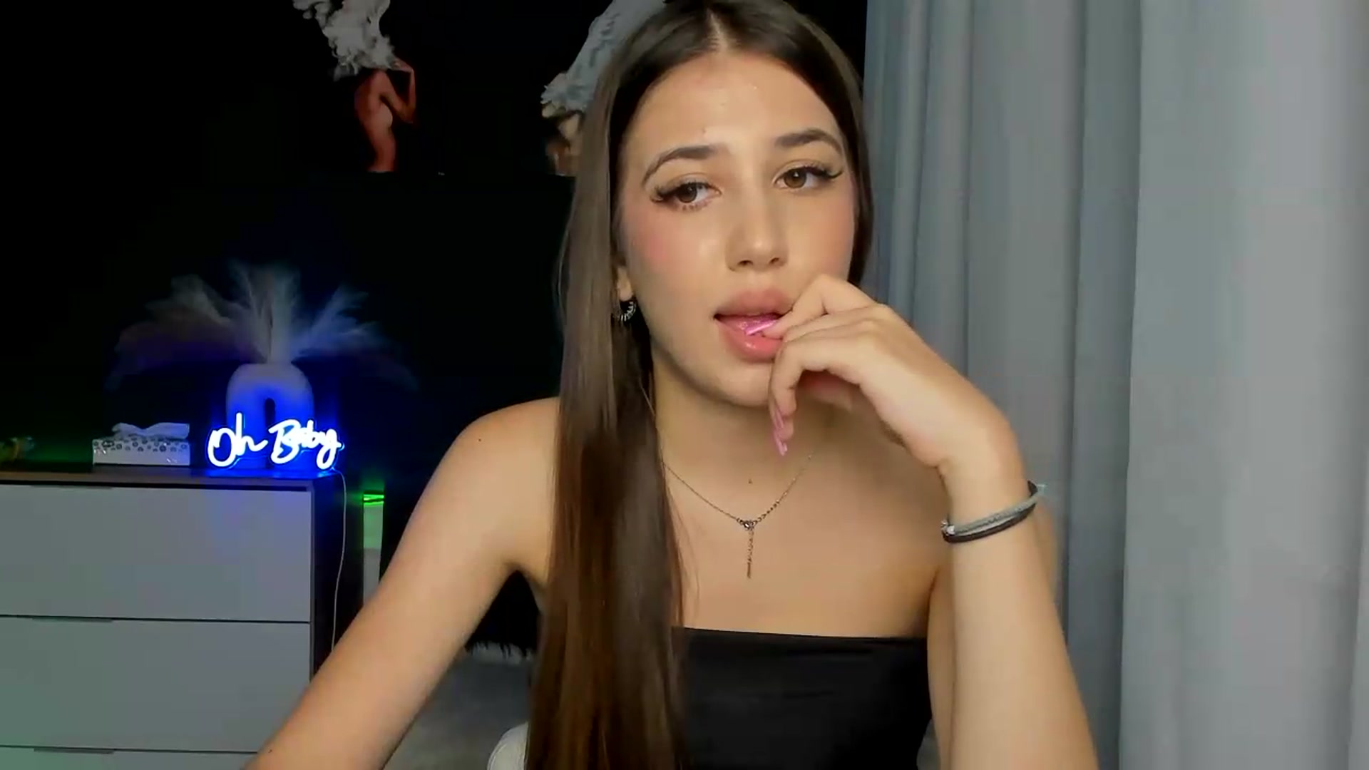 Gallery image thumbnail from AlexaPirs's myfreecams stream on, 08/07/2026, 14:34 image 10 of 20