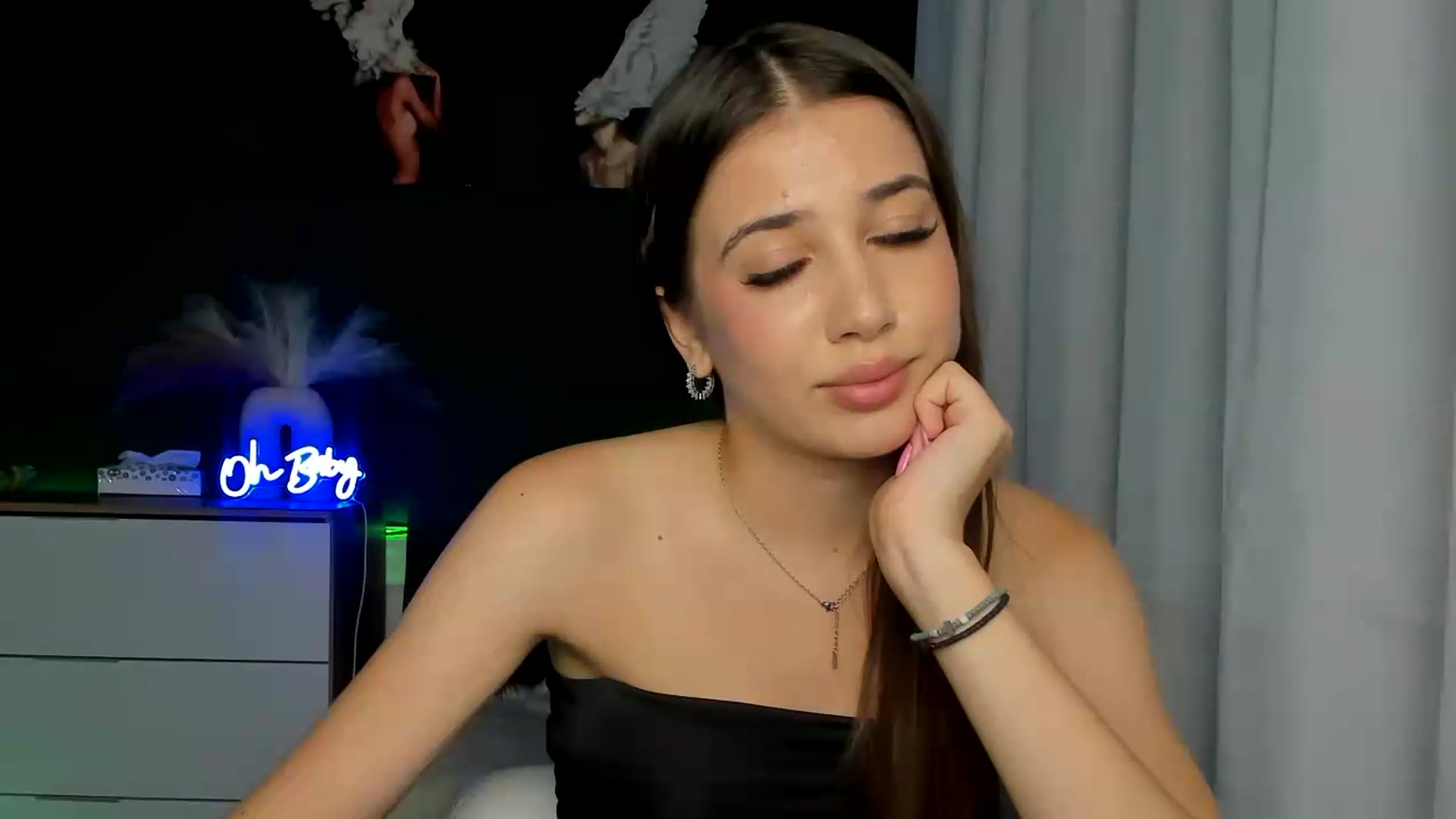Gallery image thumbnail from AlexaPirs's myfreecams stream on, 08/07/2026, 15:28 image 11 of 20