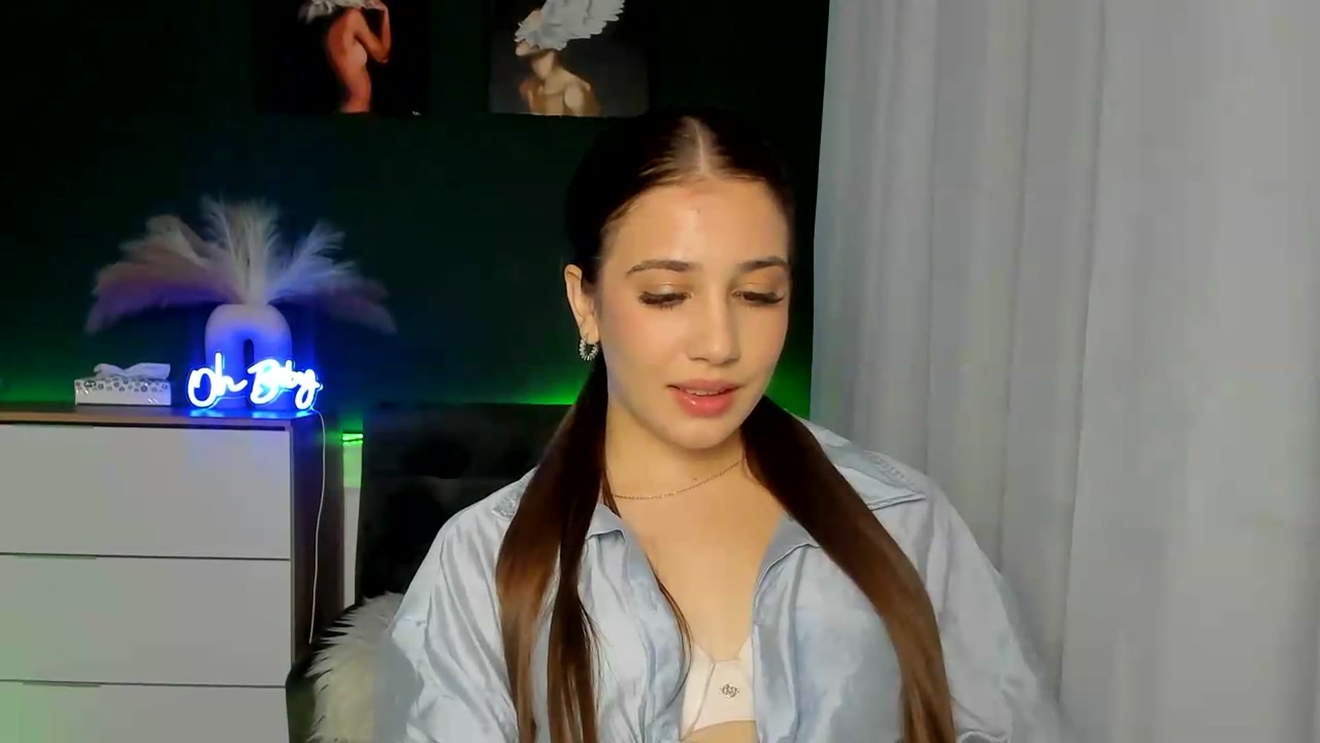 Gallery image thumbnail from AlexaPirs's myfreecams stream on, 08/12/2026, 12:26 image 11 of 20
