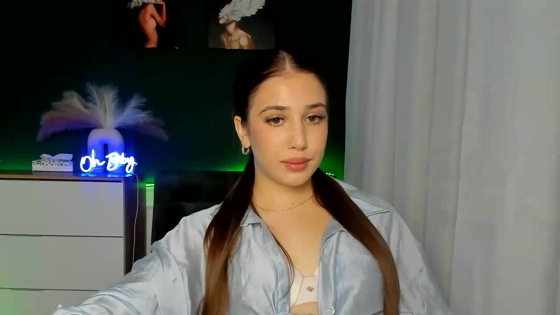 Gallery image thumbnail from AlexaPirs's myfreecams stream on, 08/12/2026, 12:26 image 12 of 20