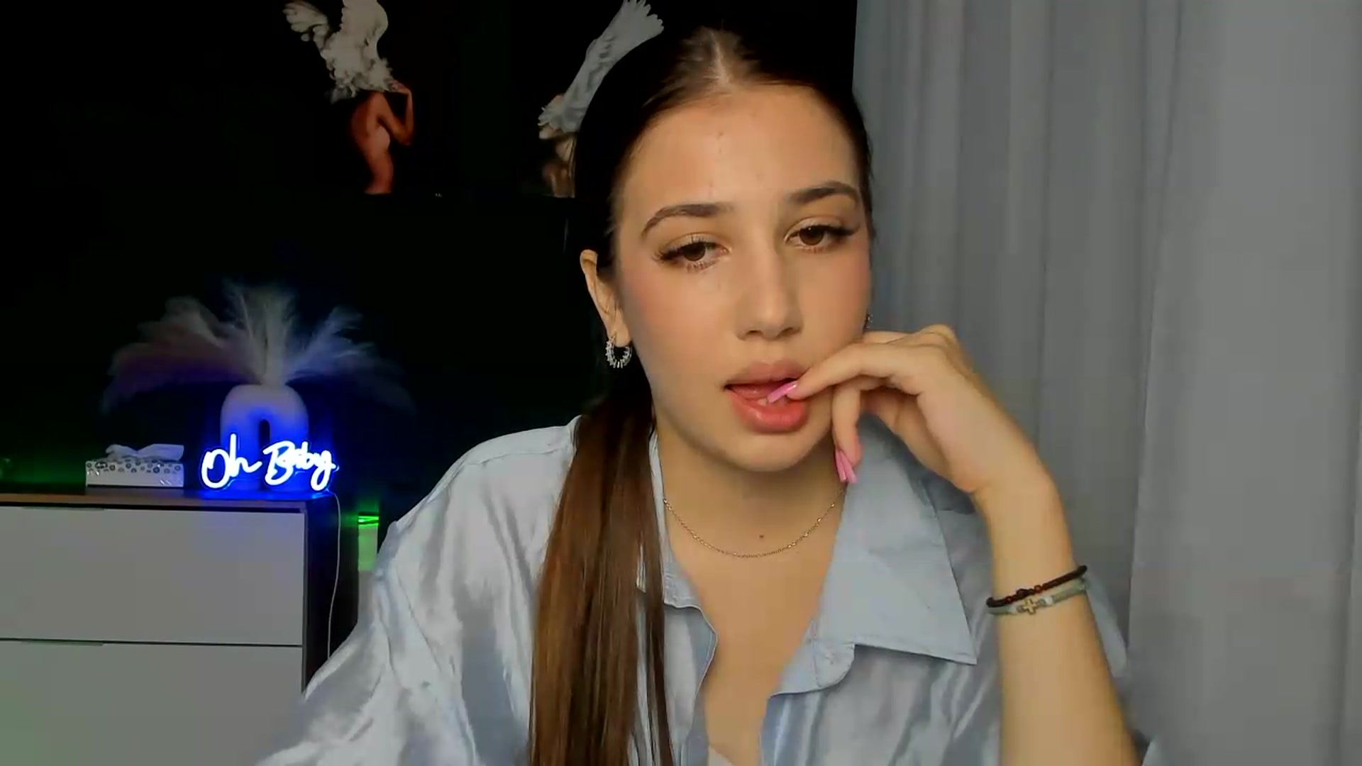 Gallery image thumbnail from AlexaPirs's myfreecams stream on, 08/12/2026, 12:26 image 5 of 20