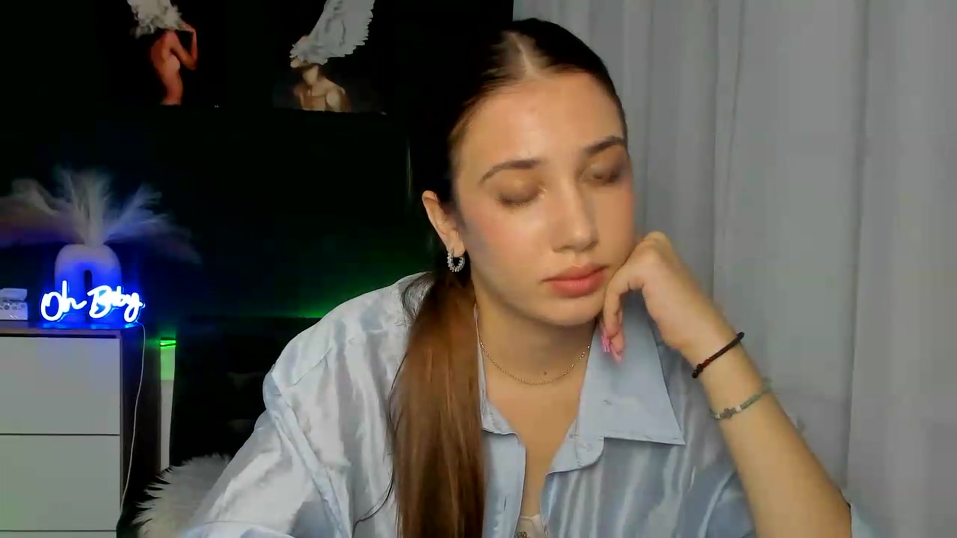 Gallery image thumbnail from AlexaPirs's myfreecams stream on, 08/12/2026, 13:35 image 5 of 20