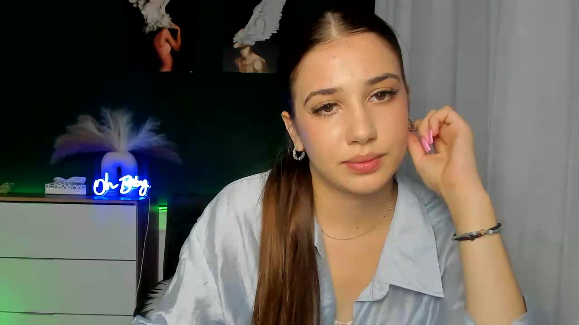 Gallery image thumbnail from AlexaPirs's myfreecams stream on, 08/12/2026, 14:31 image 19 of 20