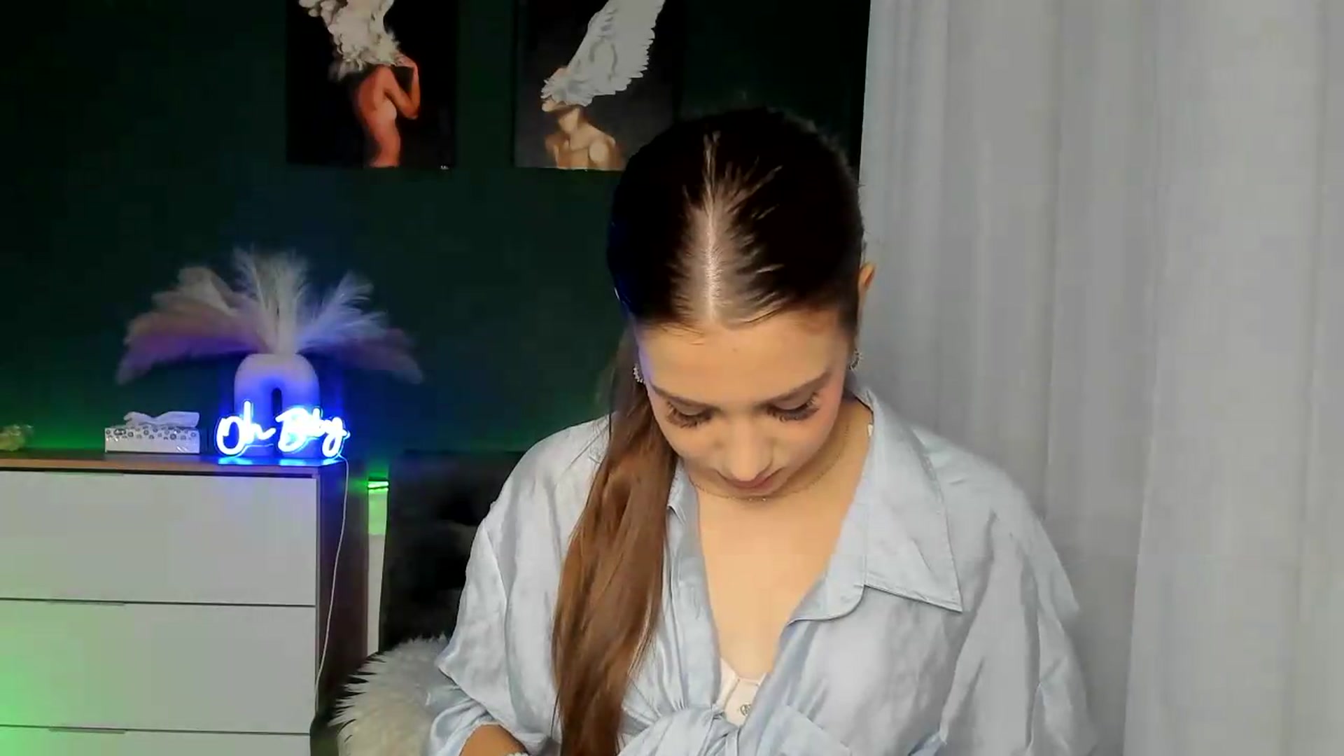 Gallery image thumbnail from AlexaPirs's myfreecams stream on, 08/12/2026, 14:31 image 17 of 20