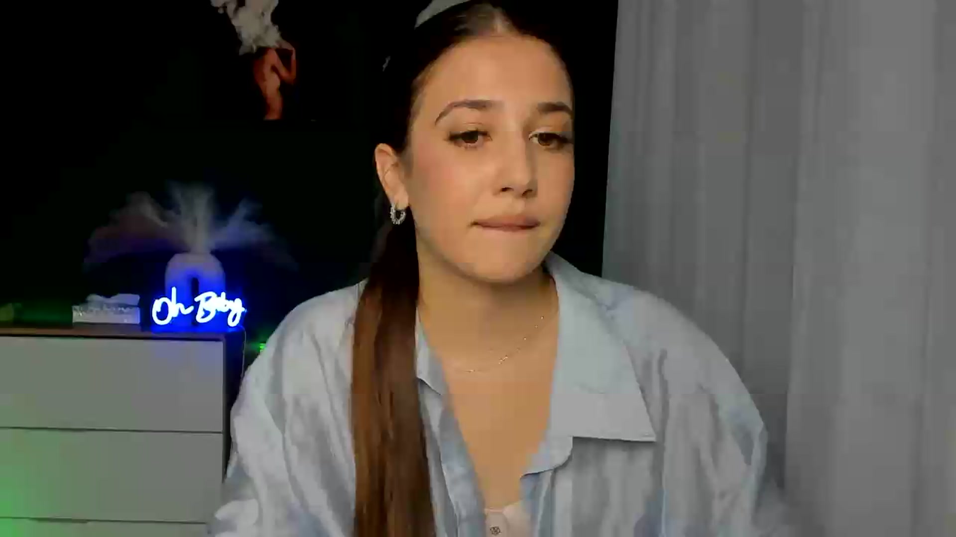 Gallery image thumbnail from AlexaPirs's myfreecams stream on, 08/12/2026, 14:31 image 15 of 20