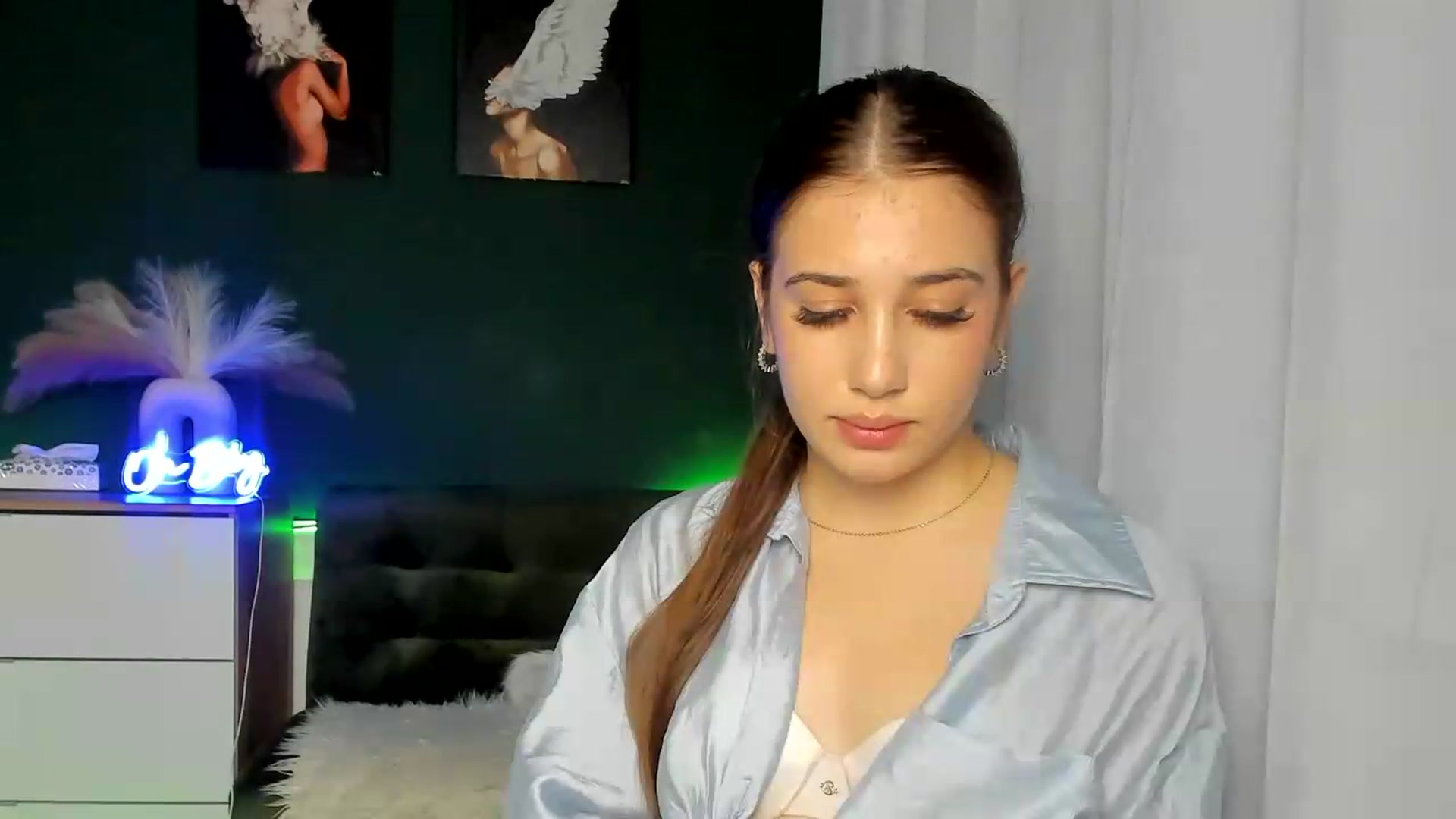 Gallery image thumbnail from AlexaPirs's myfreecams stream on, 08/12/2026, 16:40 image 7 of 20