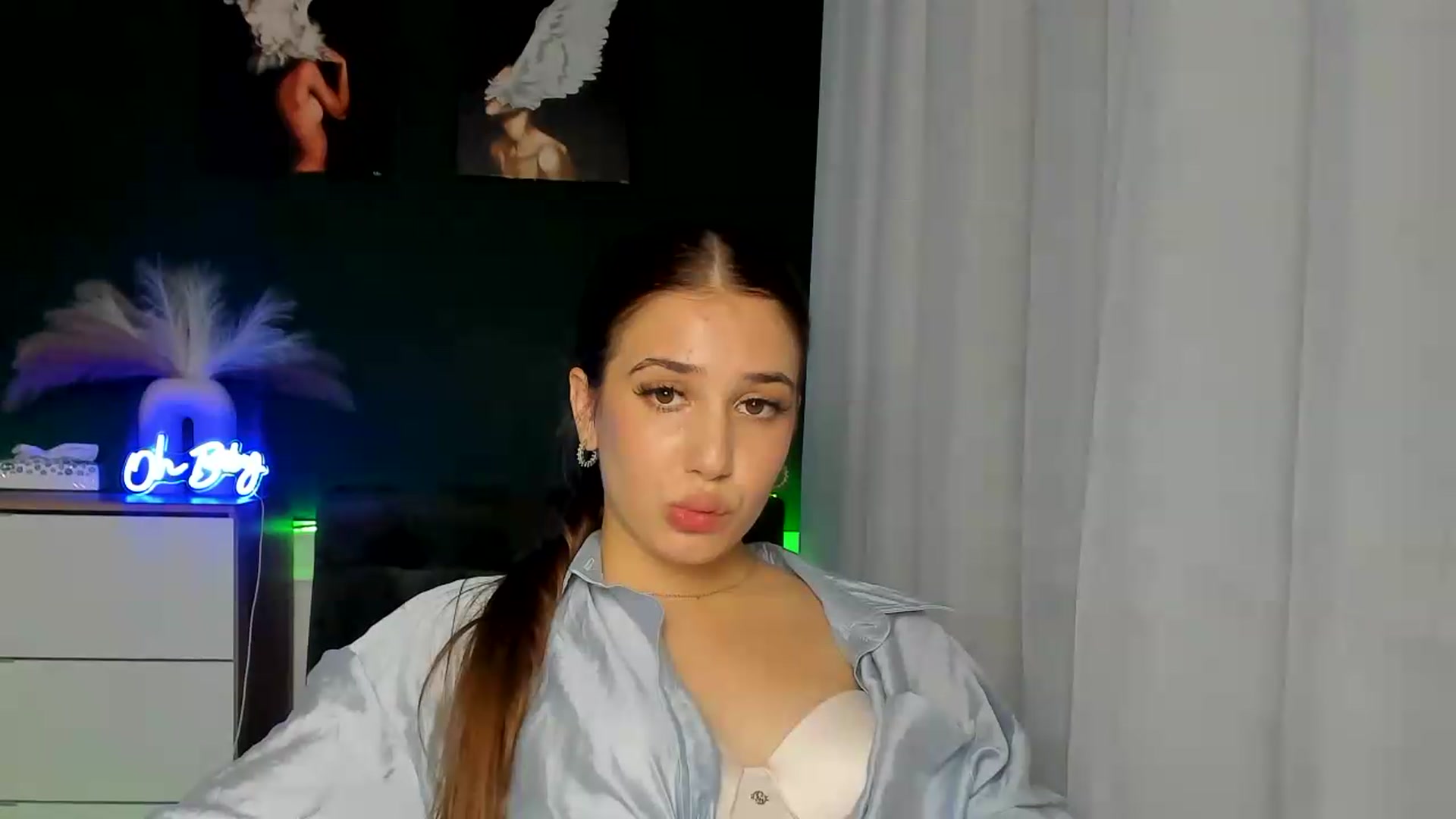 Gallery image thumbnail from AlexaPirs's myfreecams stream on, 08/12/2026, 16:40 image 6 of 20