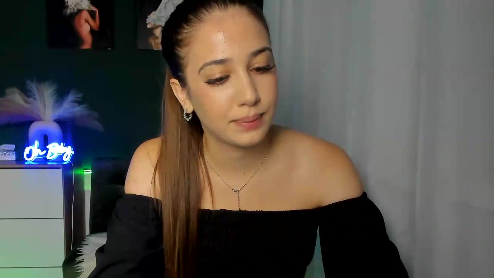 Gallery image thumbnail from AlexaPirs's myfreecams stream on, 08/13/2026, 13:53 image 4 of 20