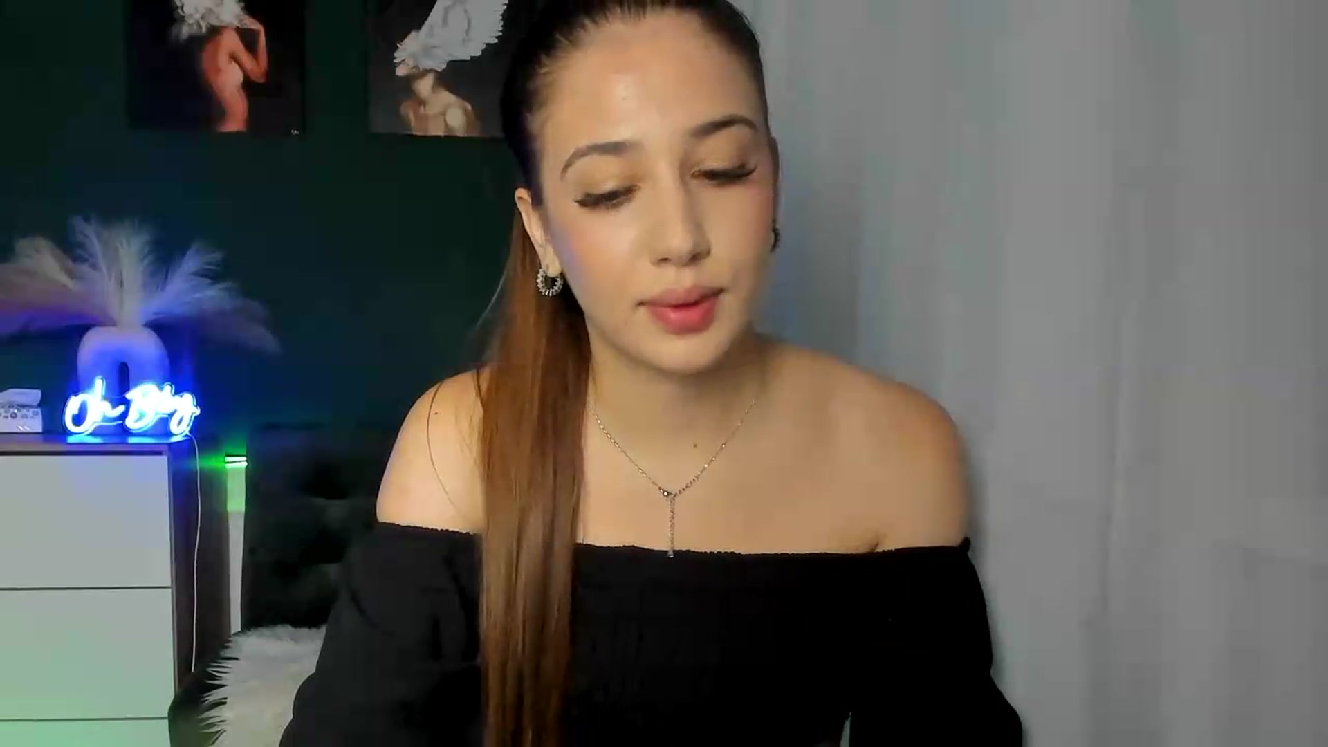 Gallery image thumbnail from AlexaPirs's myfreecams stream on, 08/13/2026, 13:53 image 10 of 20