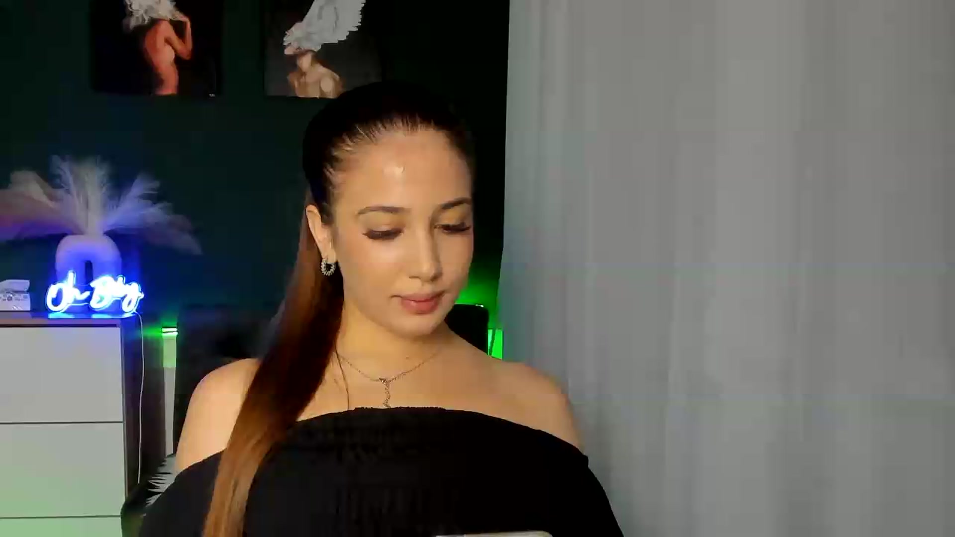 Gallery image thumbnail from AlexaPirs's myfreecams stream on, 08/13/2026, 13:53 image 14 of 20