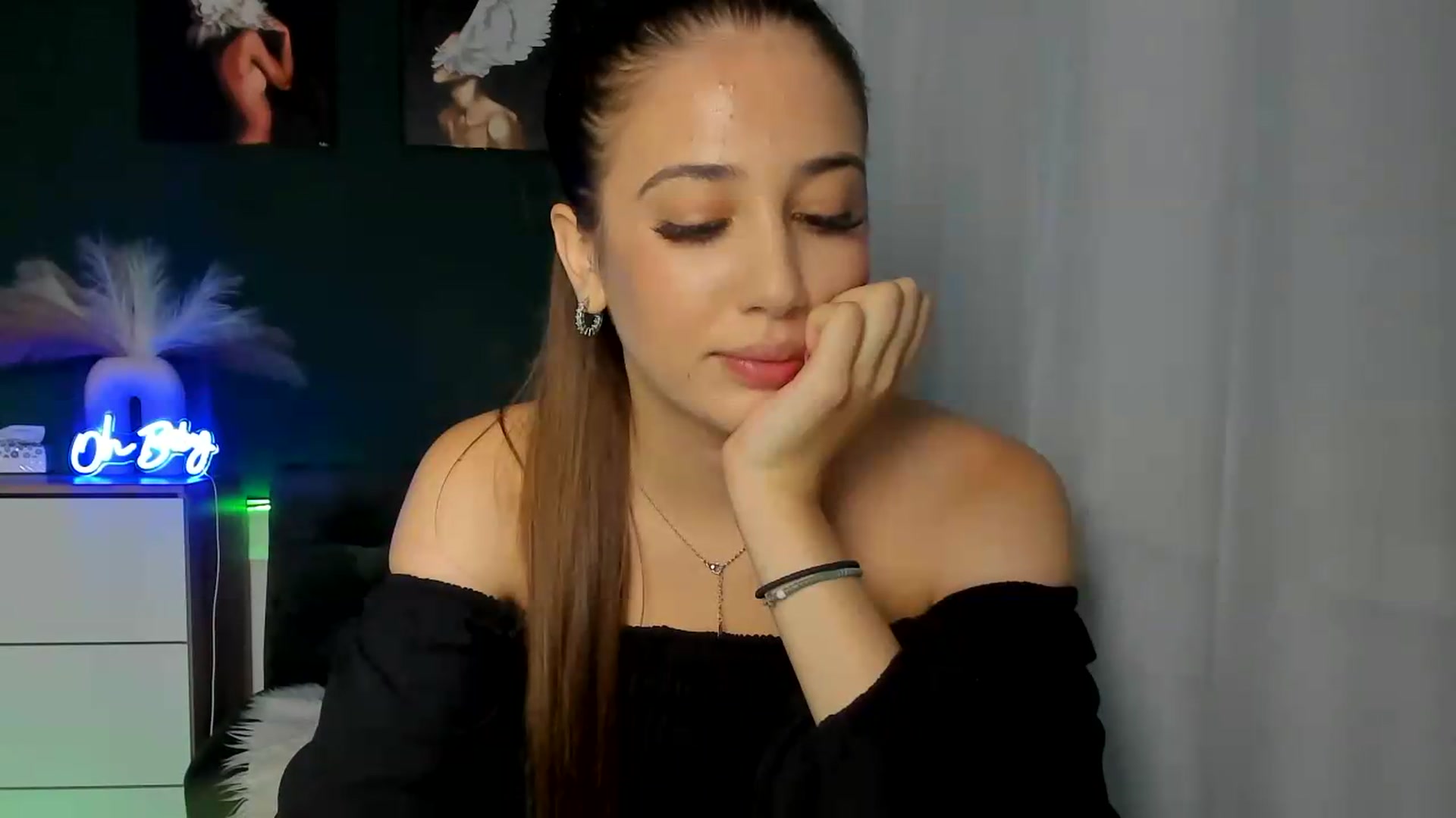 Gallery image thumbnail from AlexaPirs's myfreecams stream on, 08/13/2026, 13:53 image 11 of 20