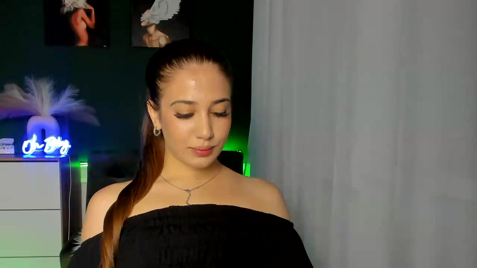 Gallery image thumbnail from AlexaPirs's myfreecams stream on, 08/13/2026, 13:53 image 20 of 20