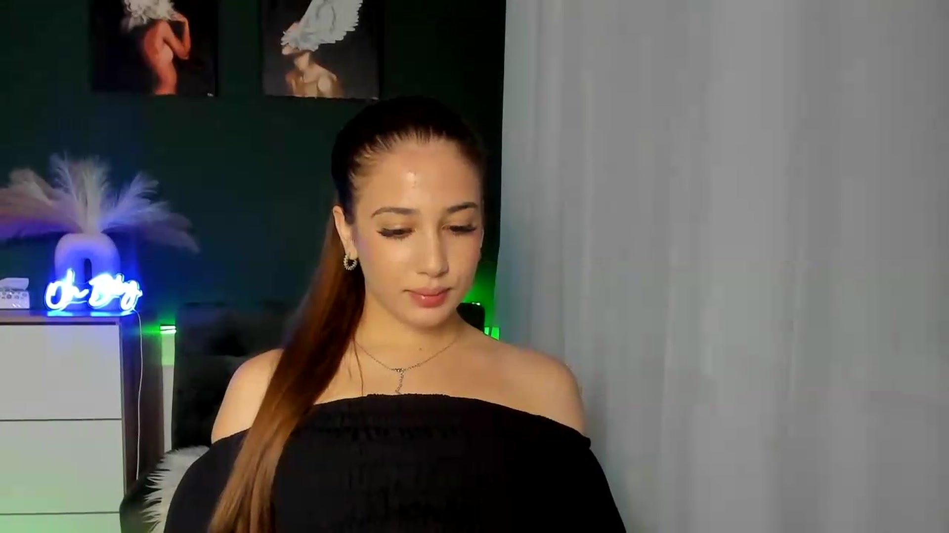Gallery image thumbnail from AlexaPirs's myfreecams stream on, 08/13/2026, 13:53 image 16 of 20