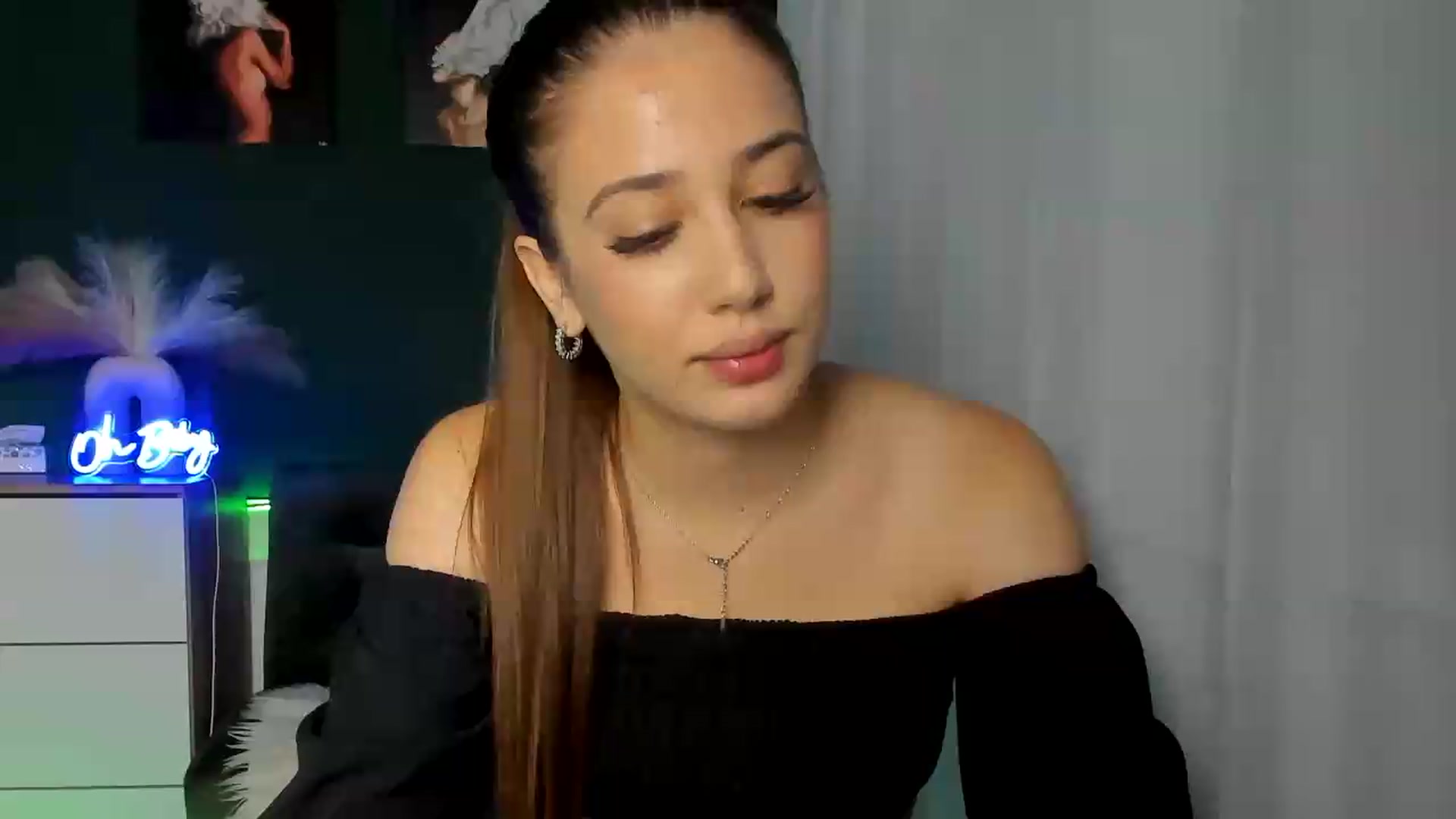 Gallery image thumbnail from AlexaPirs's myfreecams stream on, 08/13/2026, 13:53 image 1 of 20